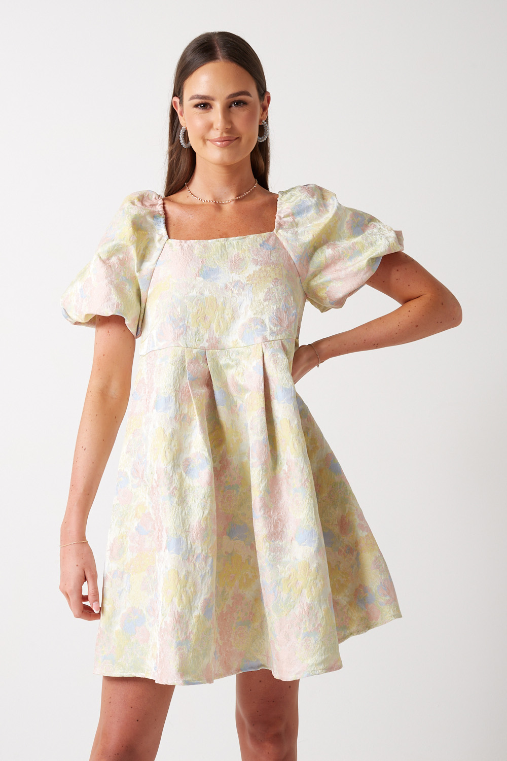 https://www.iclothing.com/media/catalog/product/a/s/asla_short_floral_dress_in_pale_yellow-4.jpg