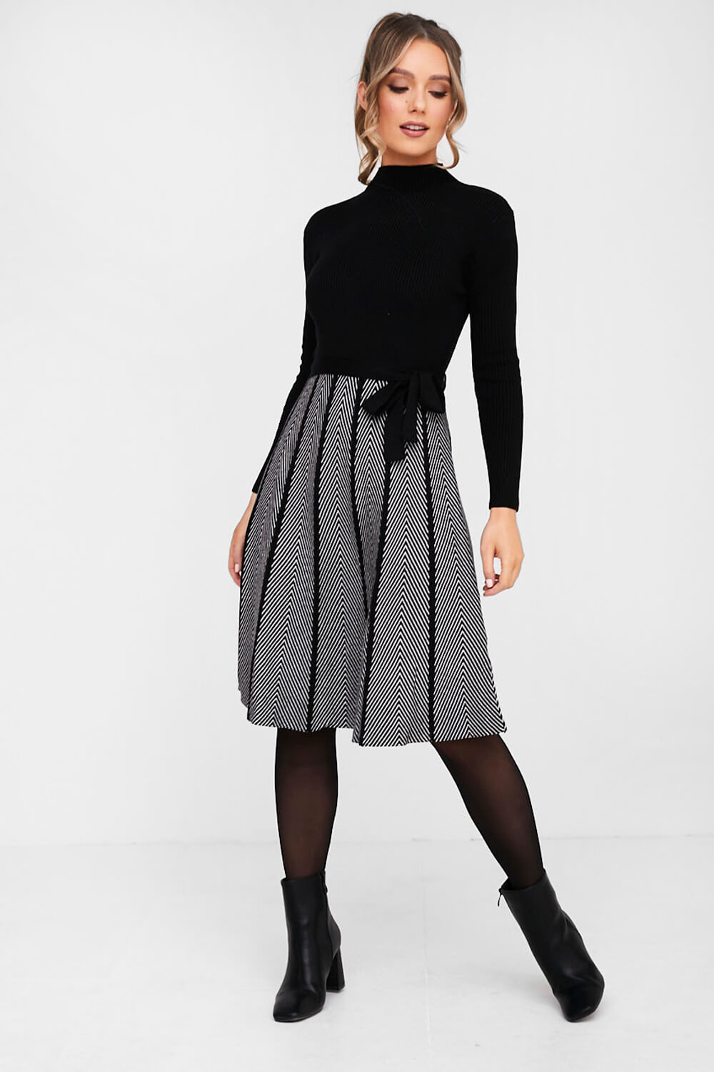 https://www.iclothing.com/media/catalog/product/a/v/avi_knit_dress_in_black_and_white-5.jpg