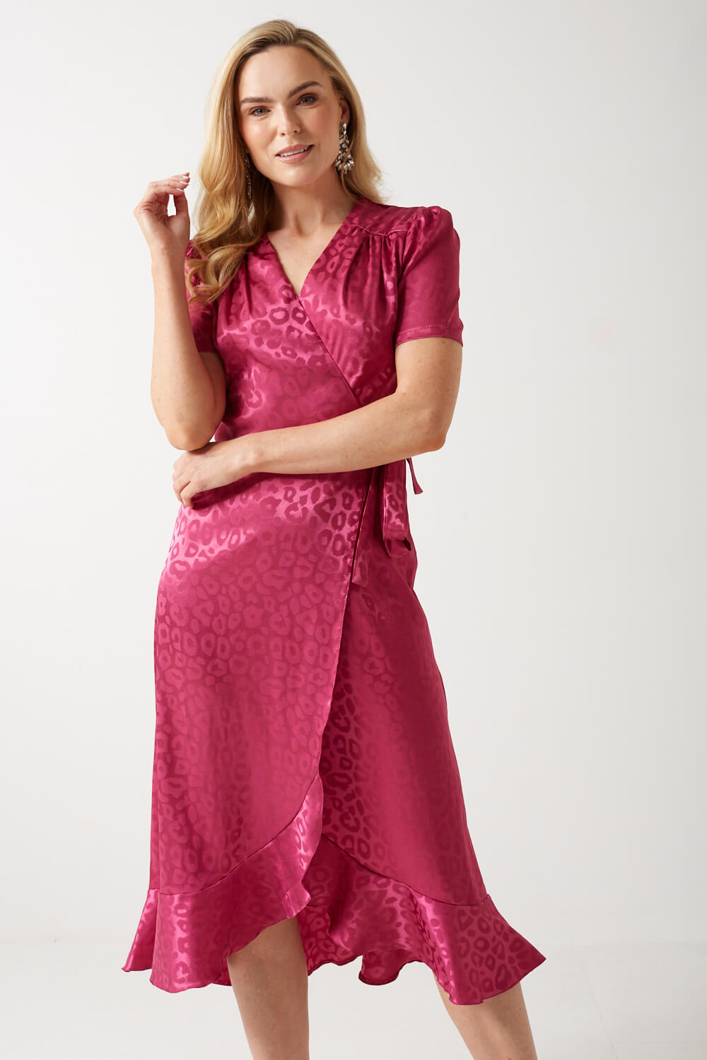 https://www.iclothing.com/media/catalog/product/b/e/bev_leopard_print_wrap_dress_in_magenta-1.jpg