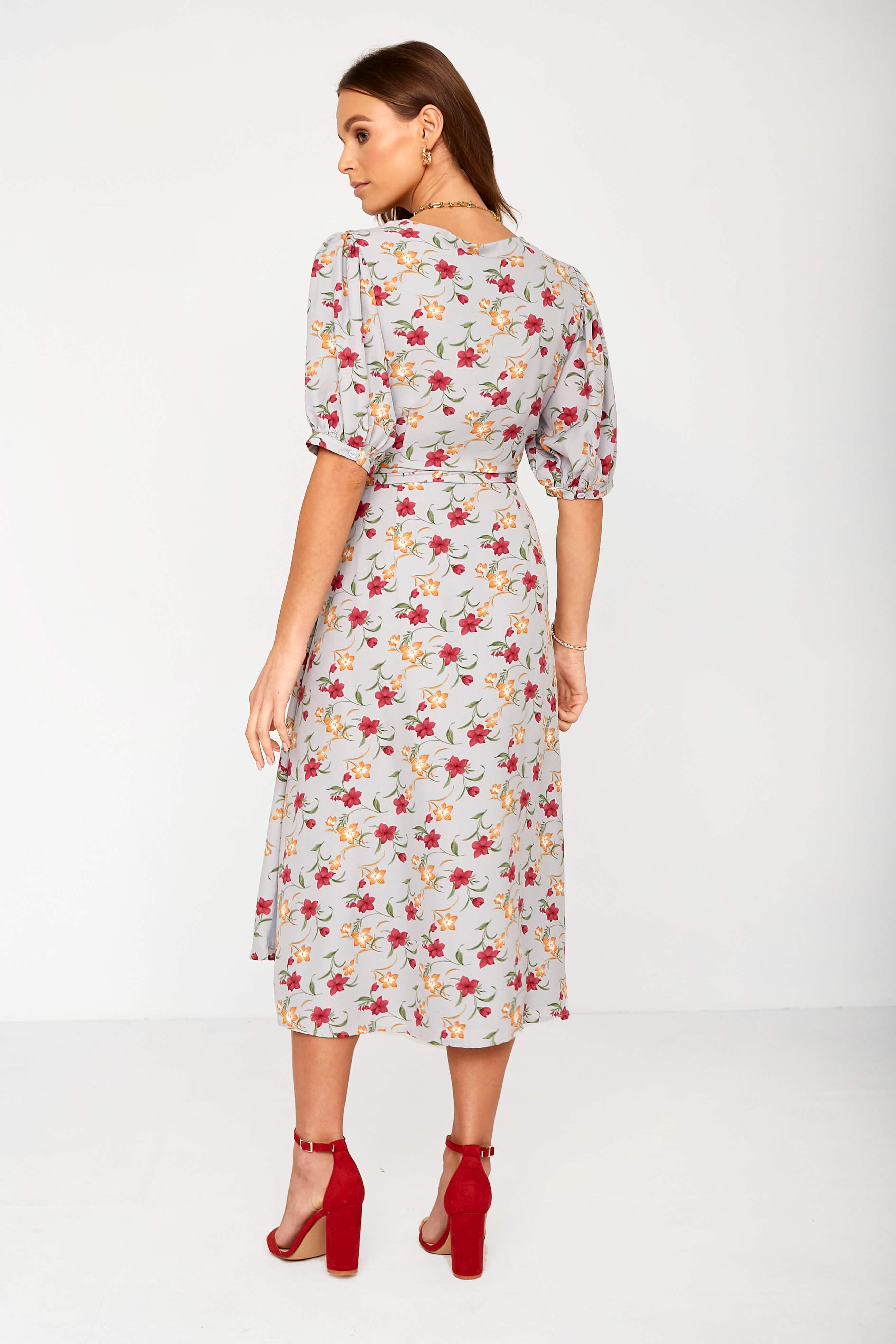 https://www.iclothing.com/media/catalog/product/b/o/bowery_wrap_dress_in_blue_floral_print-2_1.jpg