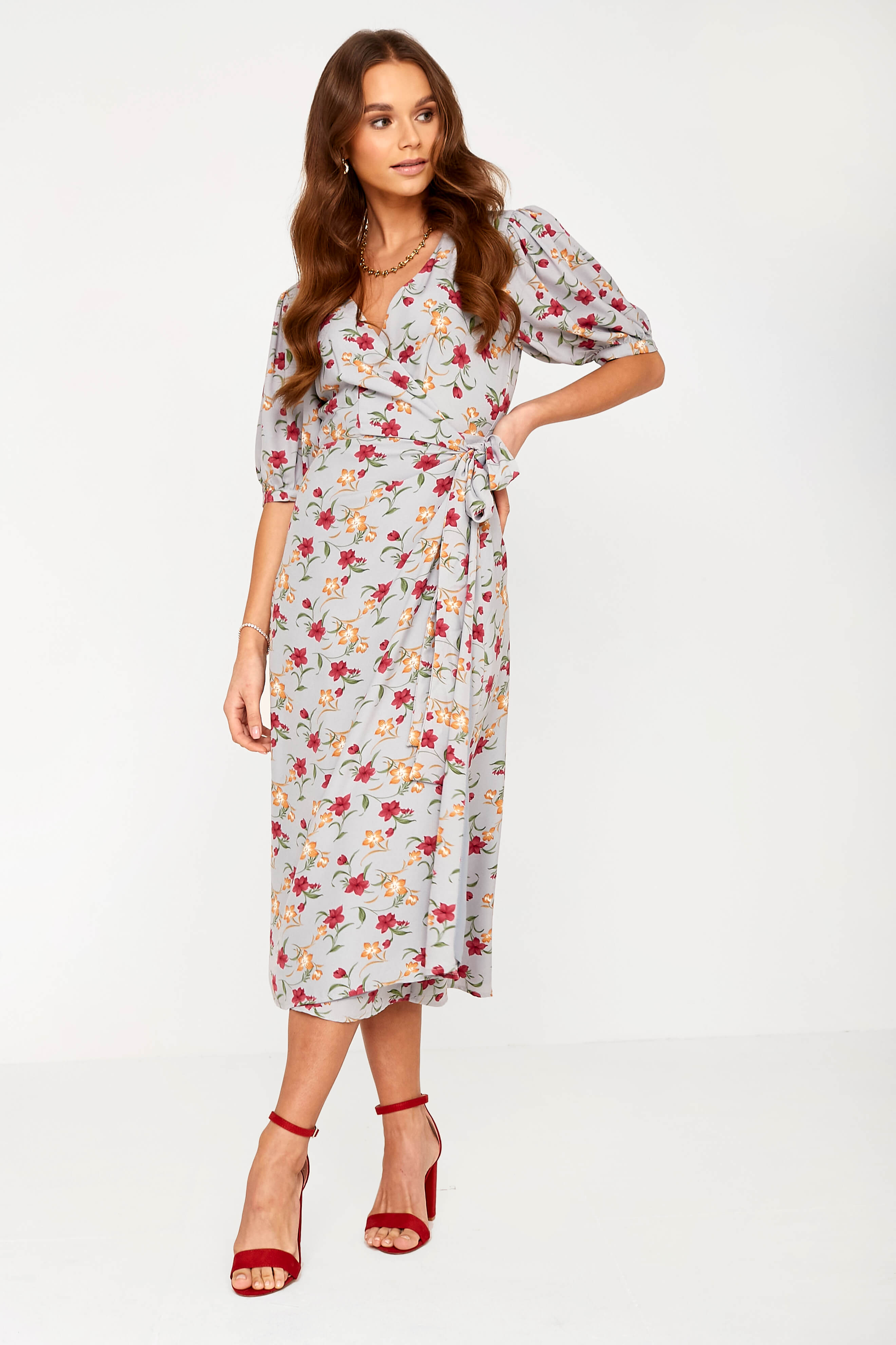 https://www.iclothing.com/media/catalog/product/b/o/bowery_wrap_dress_in_blue_floral_print-4_1.jpg