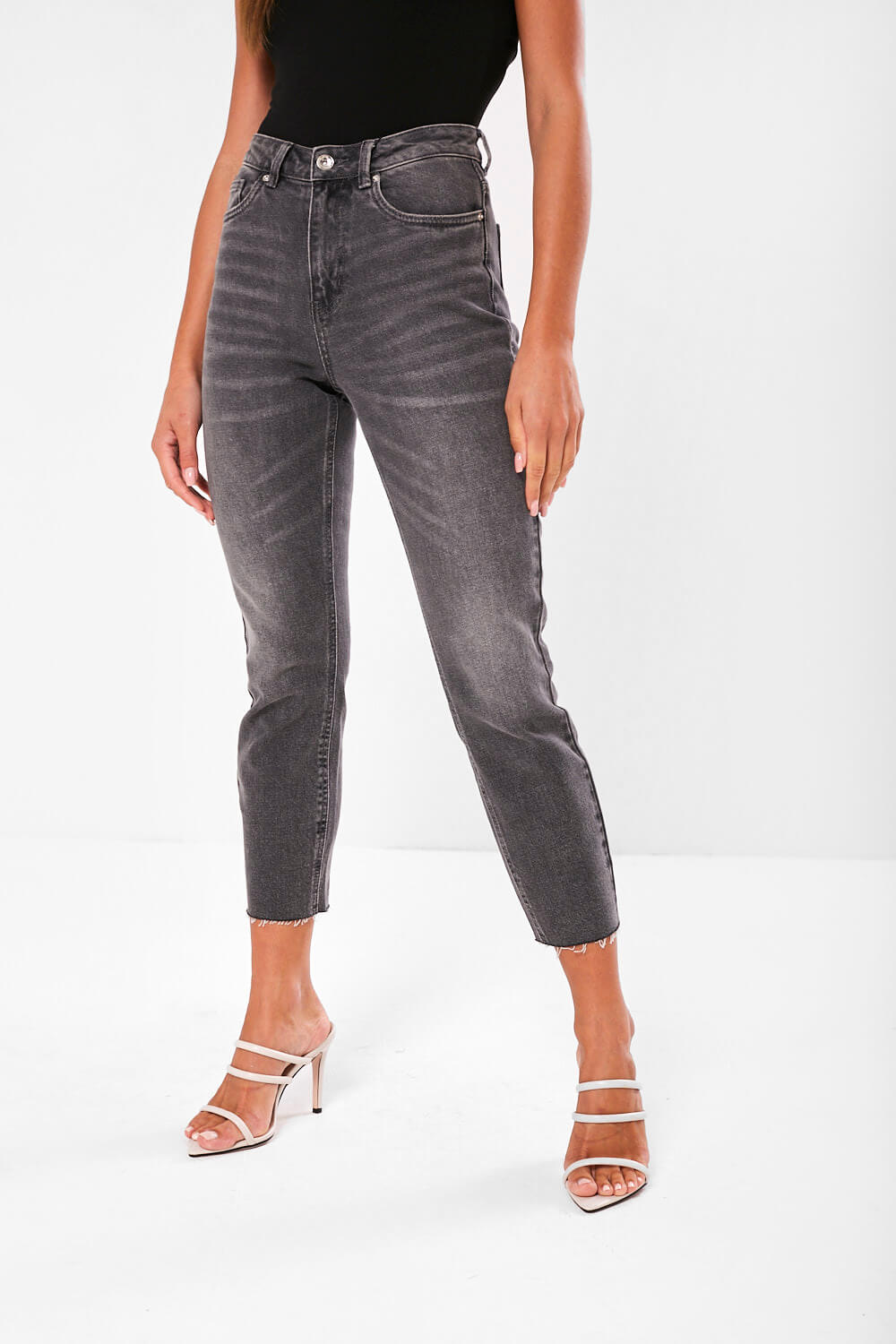 https://www.iclothing.com/media/catalog/product/b/r/brenda_high_rise_straight_cut_jeans_in_grey-2_1.jpg