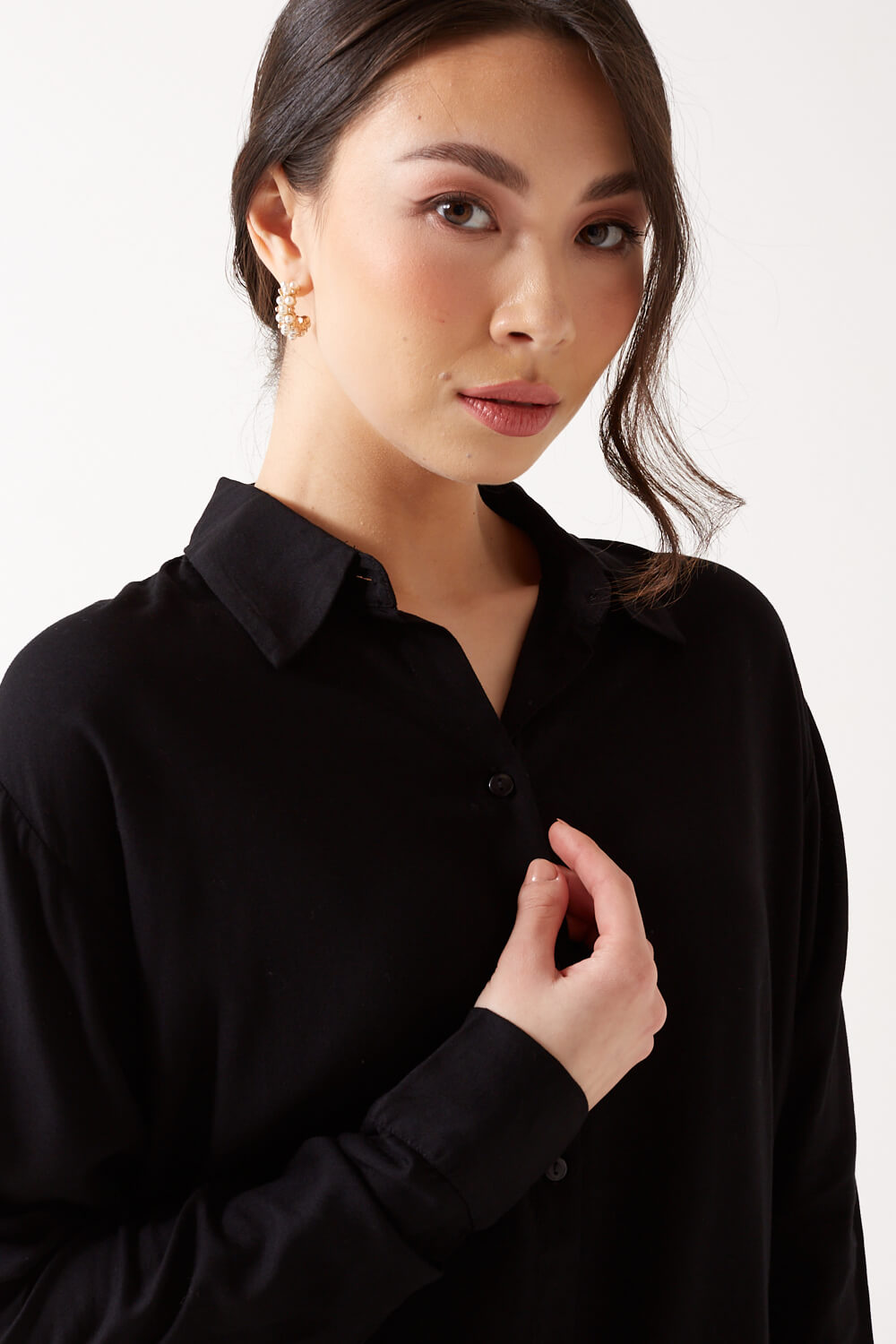 https://www.iclothing.com/media/catalog/product/b/u/bumpy_long_sleeve_shirt_in_black-5.jpg