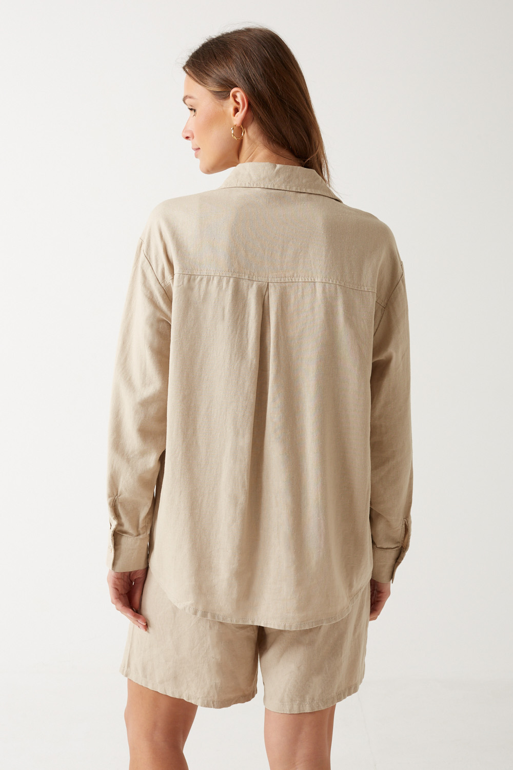 https://www.iclothing.com/media/catalog/product/c/a/caro_linen_shirt_in_beige-2a.jpg