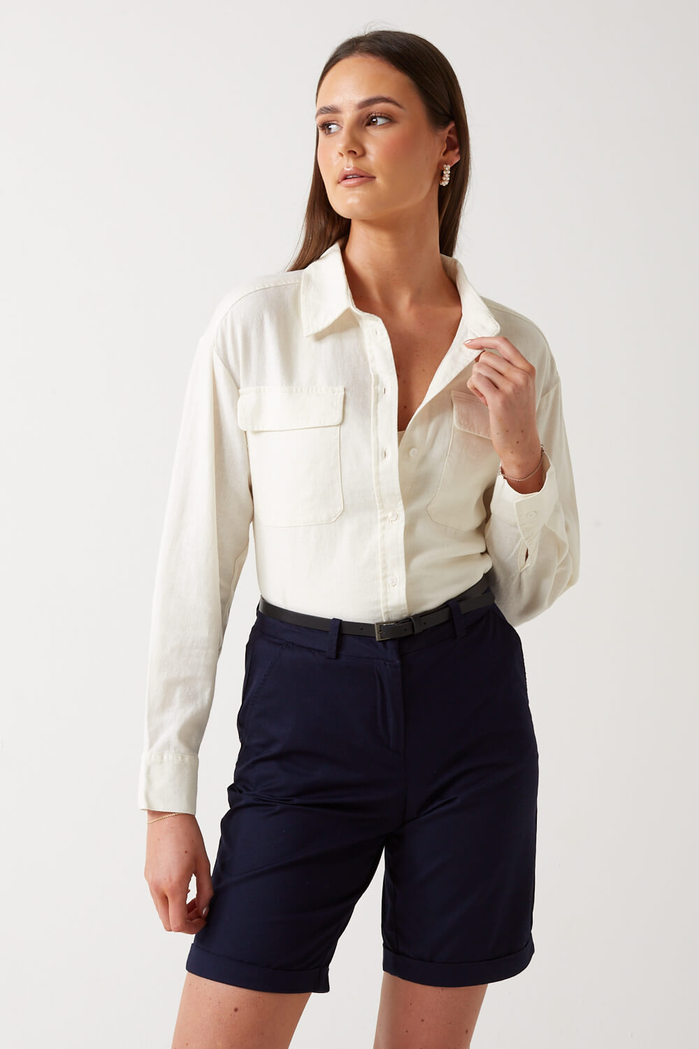 https://www.iclothing.com/media/catalog/product/c/a/caro_linen_shirt_in_white-4.jpg