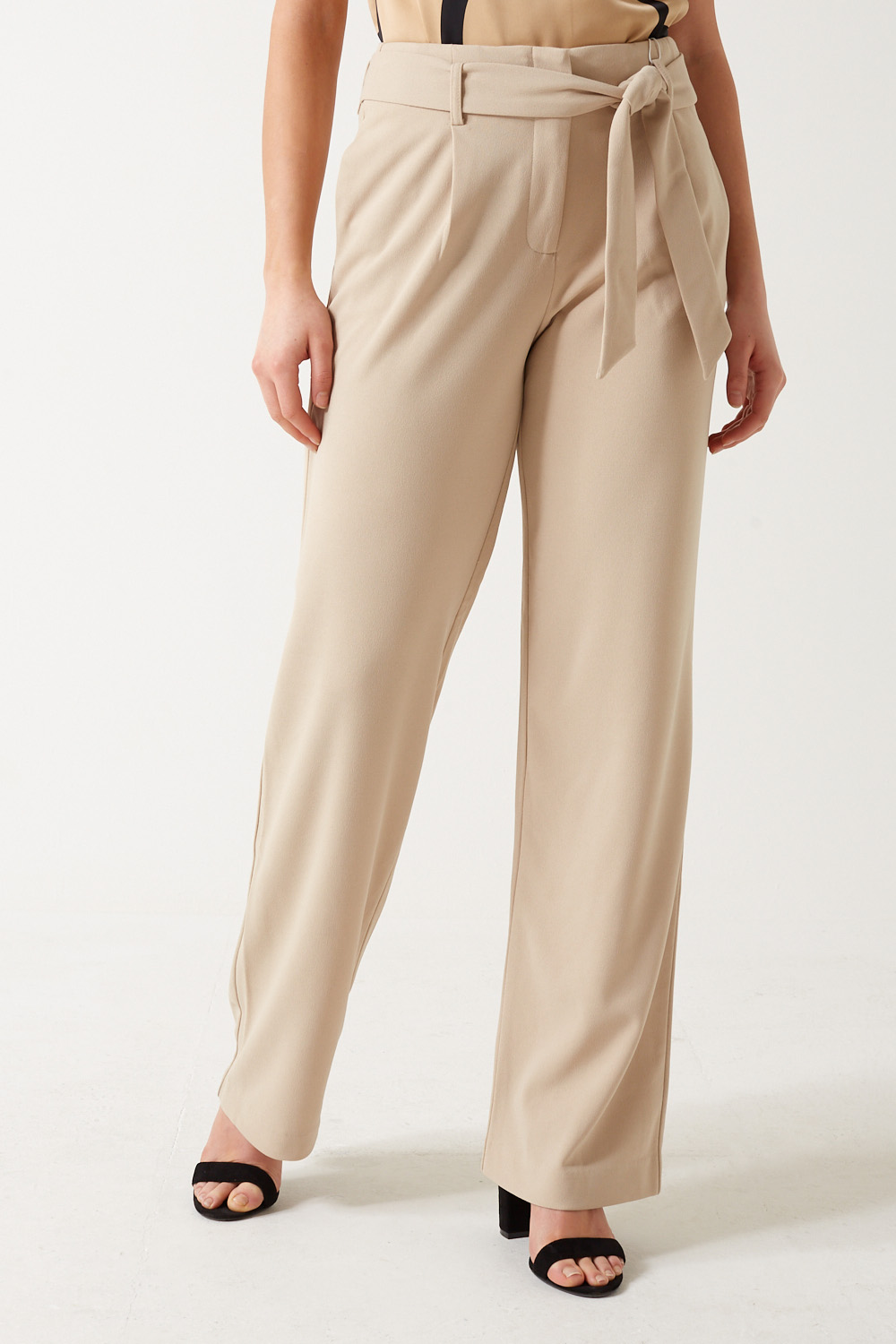 https://www.iclothing.com/media/catalog/product/c/a/carolina_high_waisted_wide_leg_trousers_in_beige-1_1.jpg
