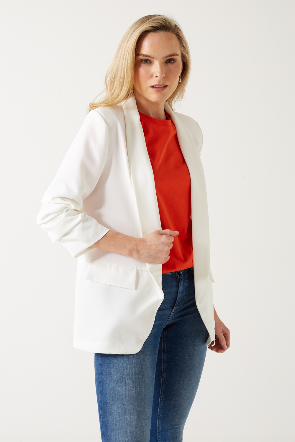 https://www.iclothing.com/media/catalog/product/c/h/chantel_ruched_sleeve_blazer_in_white-4.jpg