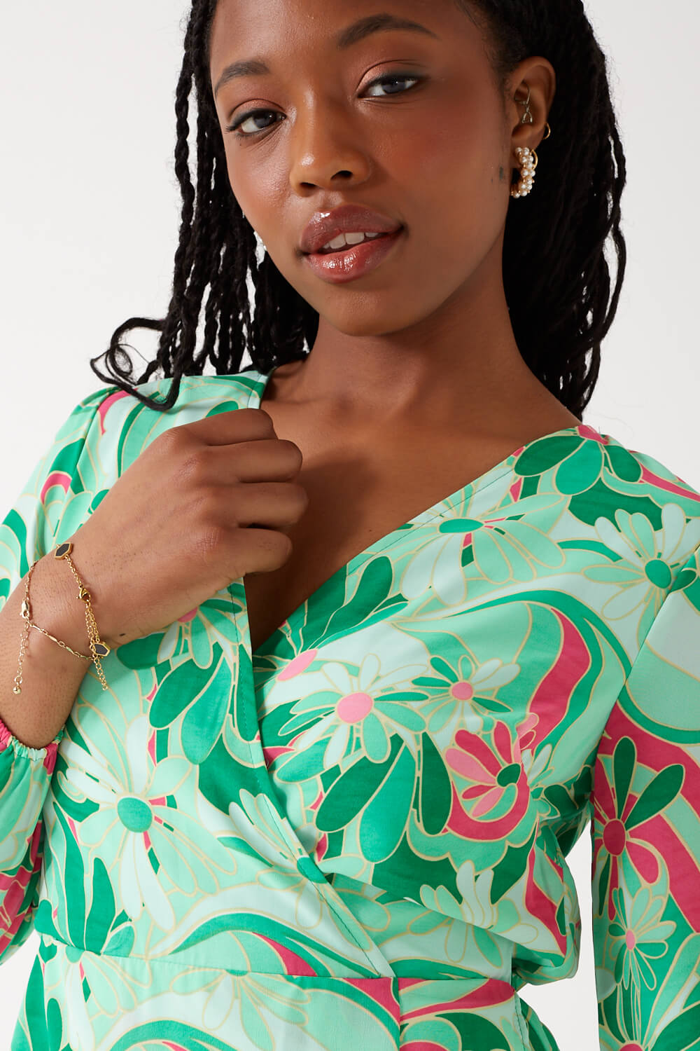 https://www.iclothing.com/media/catalog/product/c/h/charlene_floral_print_wrap_dress_in_green-5.jpg