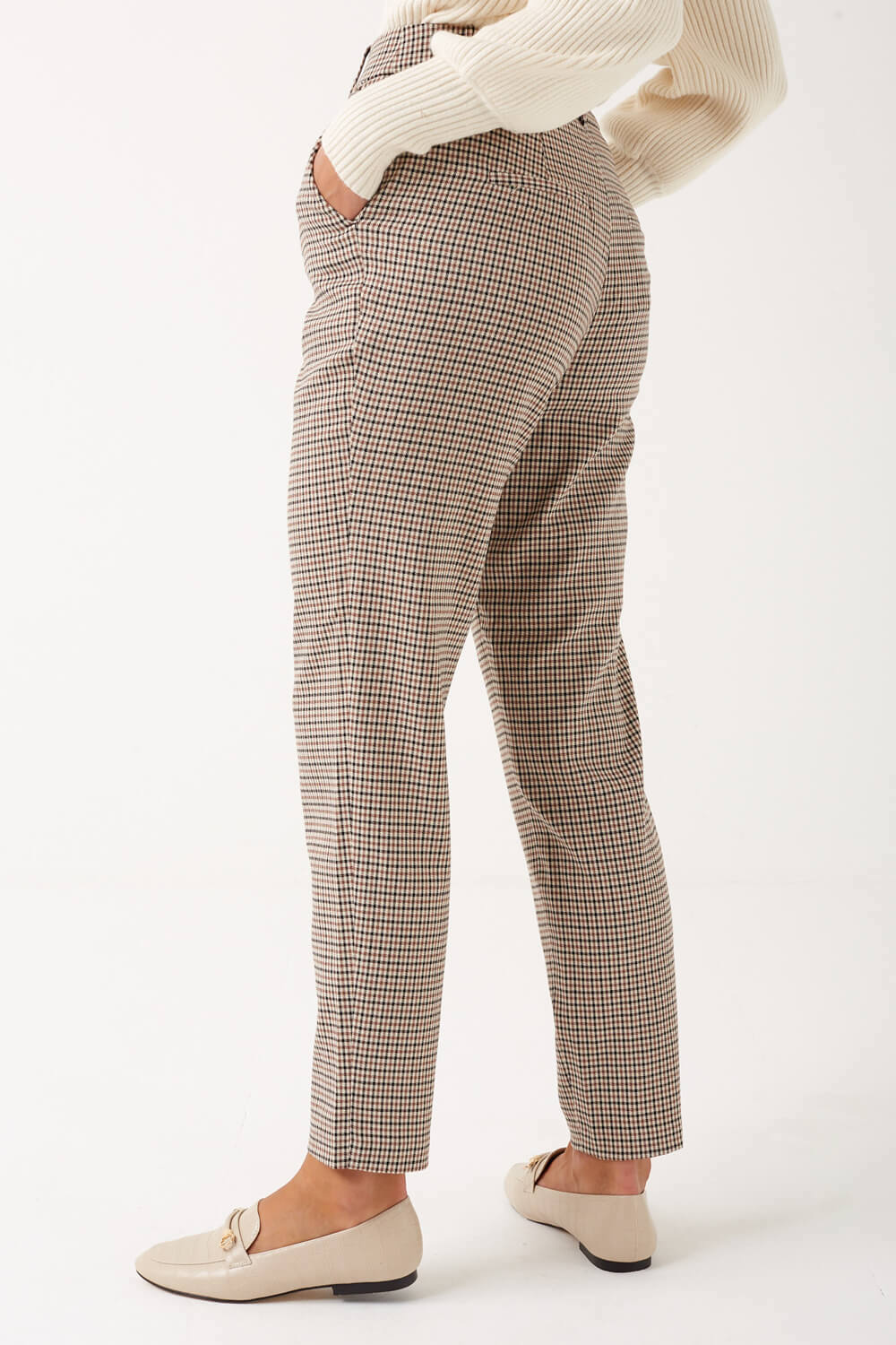 https://www.iclothing.com/media/catalog/product/c/l/clare_tapered_trousers_in_brown_check_print-2.jpg