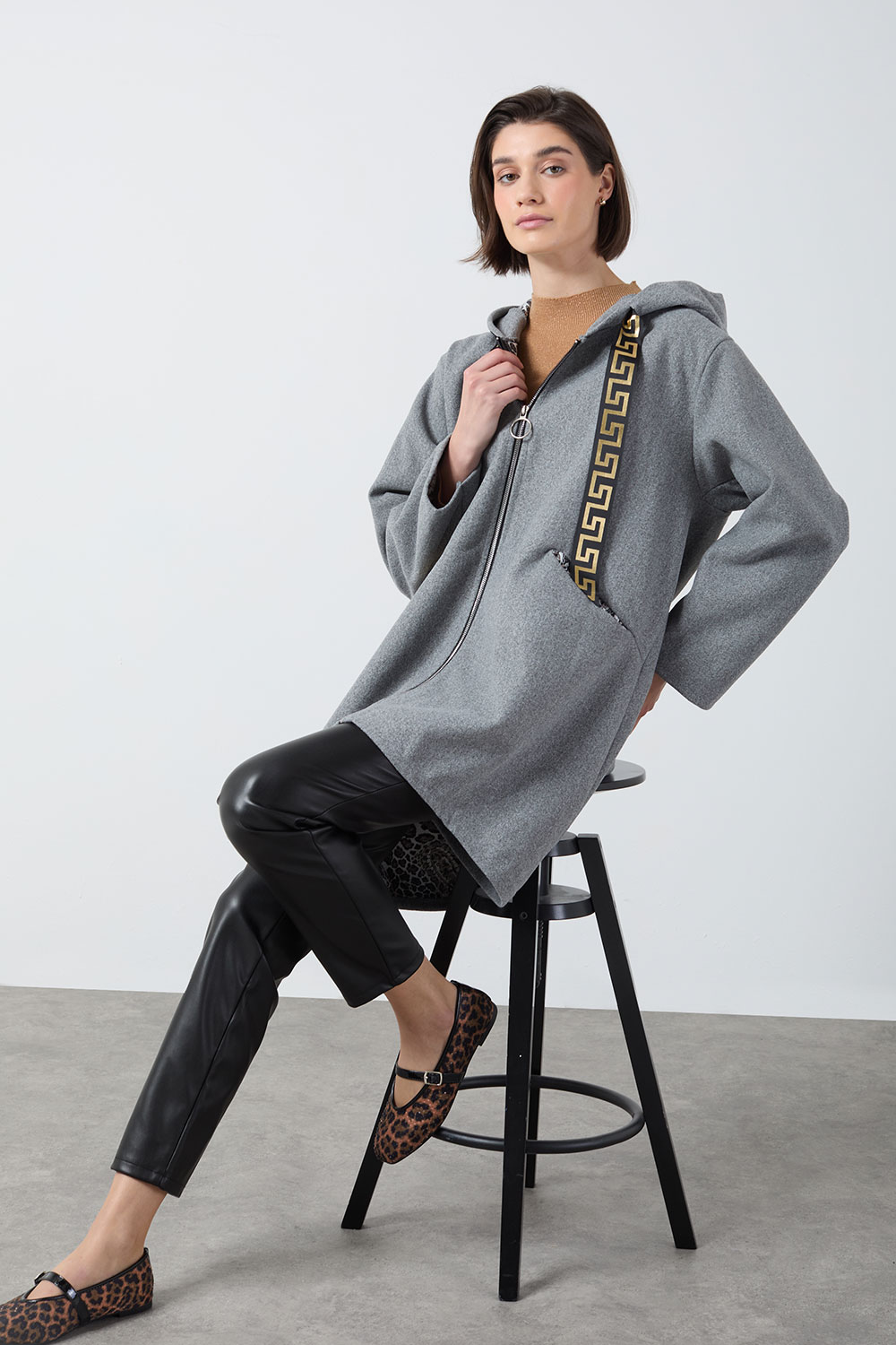https://www.iclothing.com/media/catalog/product/c/o/co1743357-grey.jpg