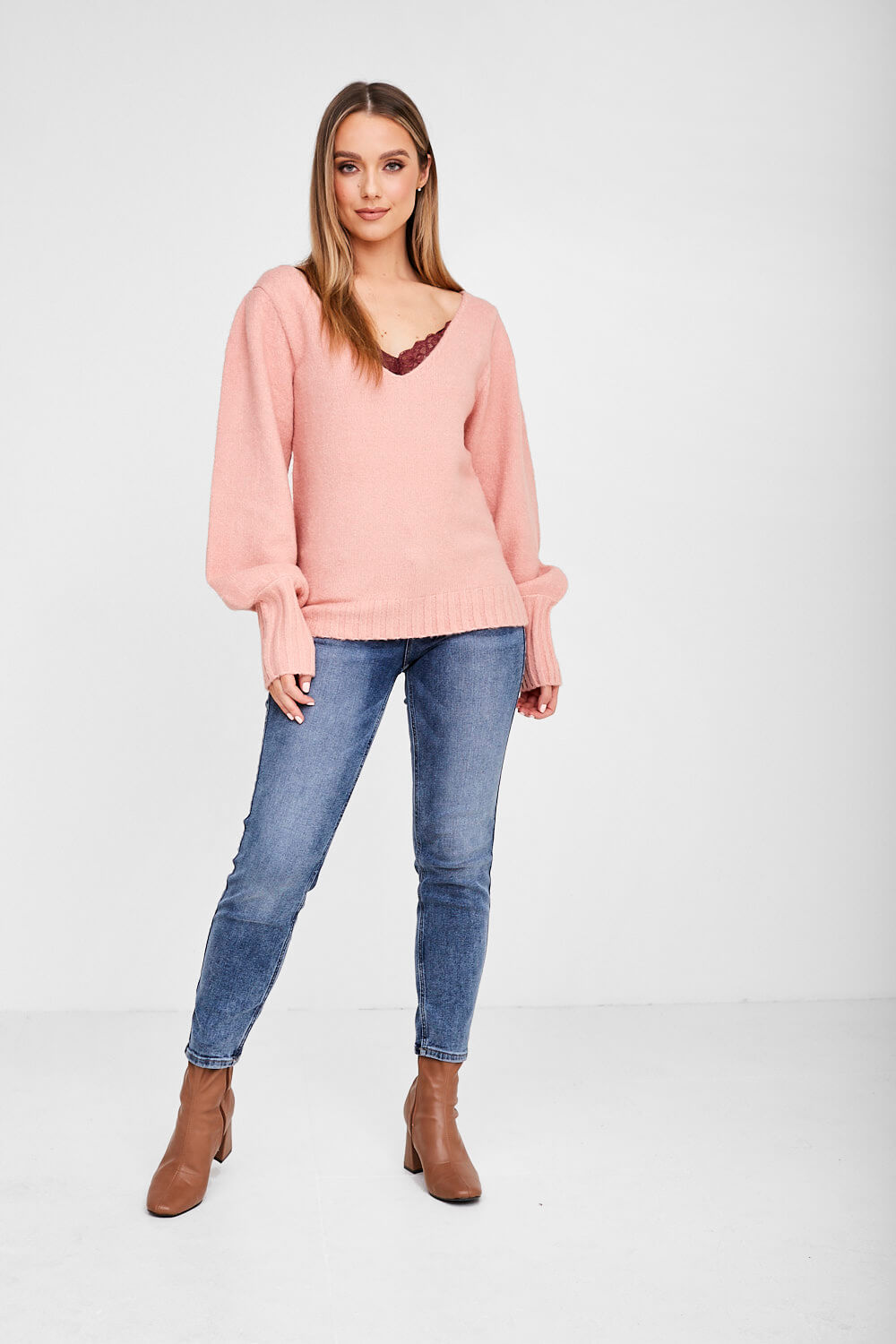 https://www.iclothing.com/media/catalog/product/c/o/colby_v-neck_knit_jumper_in_pink-4.jpg