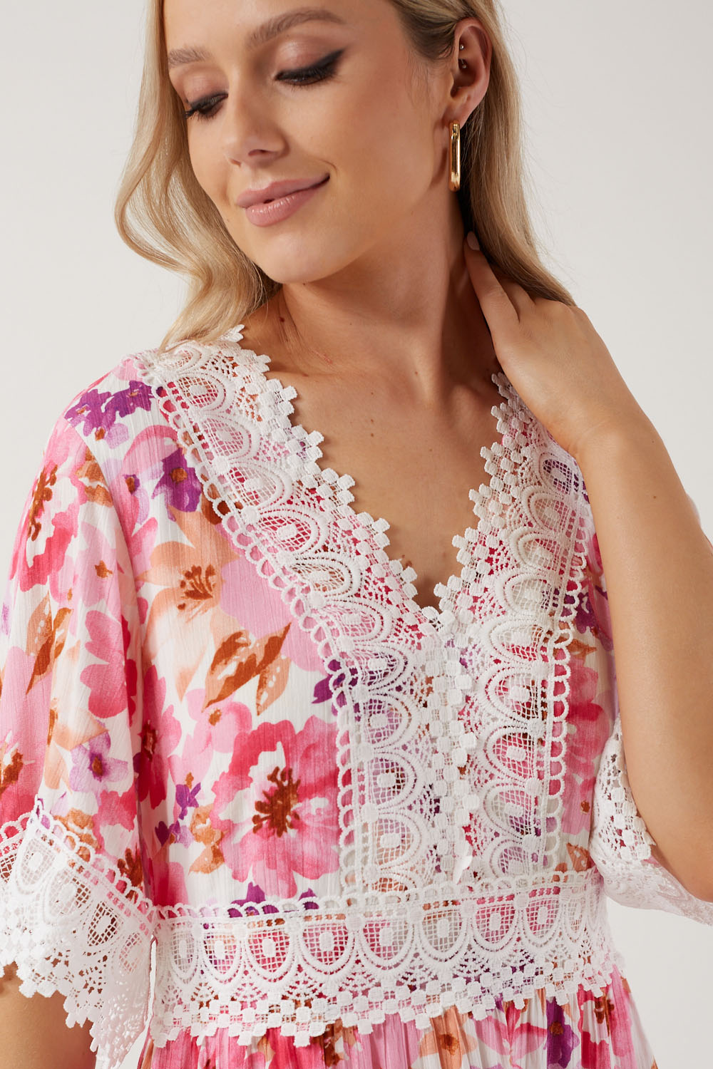 Janine Floral Lace Trim Short Dress in White and Pink