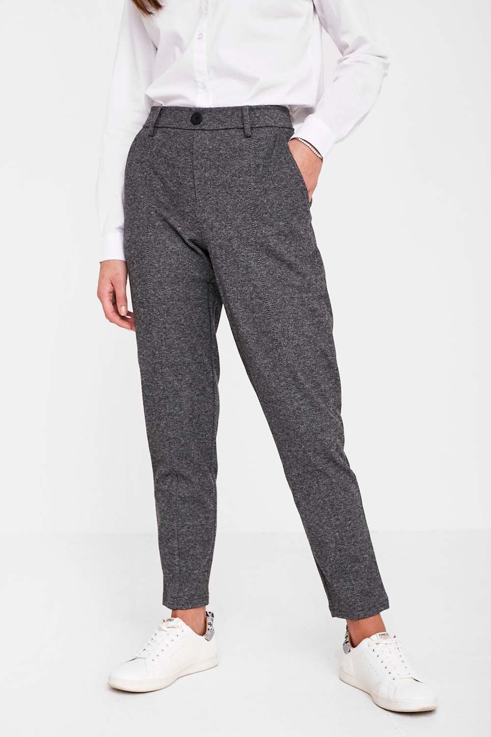 https://www.iclothing.com/media/catalog/product/d/a/daphne_straight_leg_trousers_in_grey-3.jpg