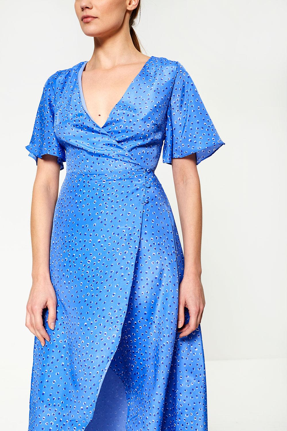 https://www.iclothing.com/media/catalog/product/d/a/darcy_midi_dress_in_light_blue-4.jpg