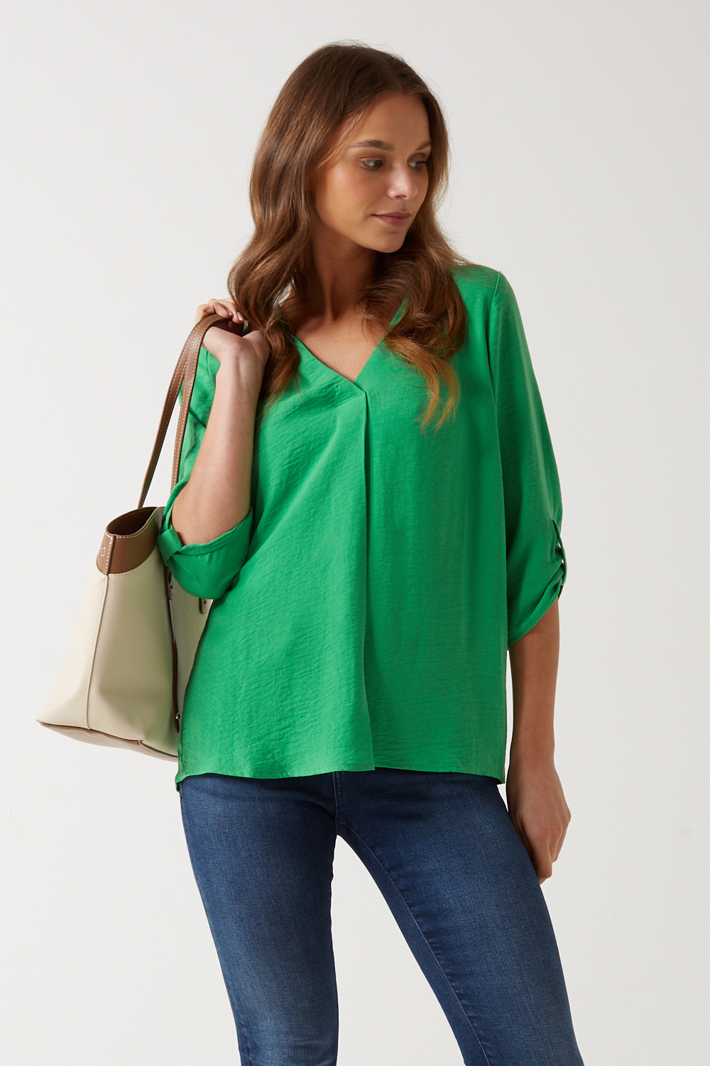 https://www.iclothing.com/media/catalog/product/d/i/divya_v-neck_blouse_in_green-4a.jpg