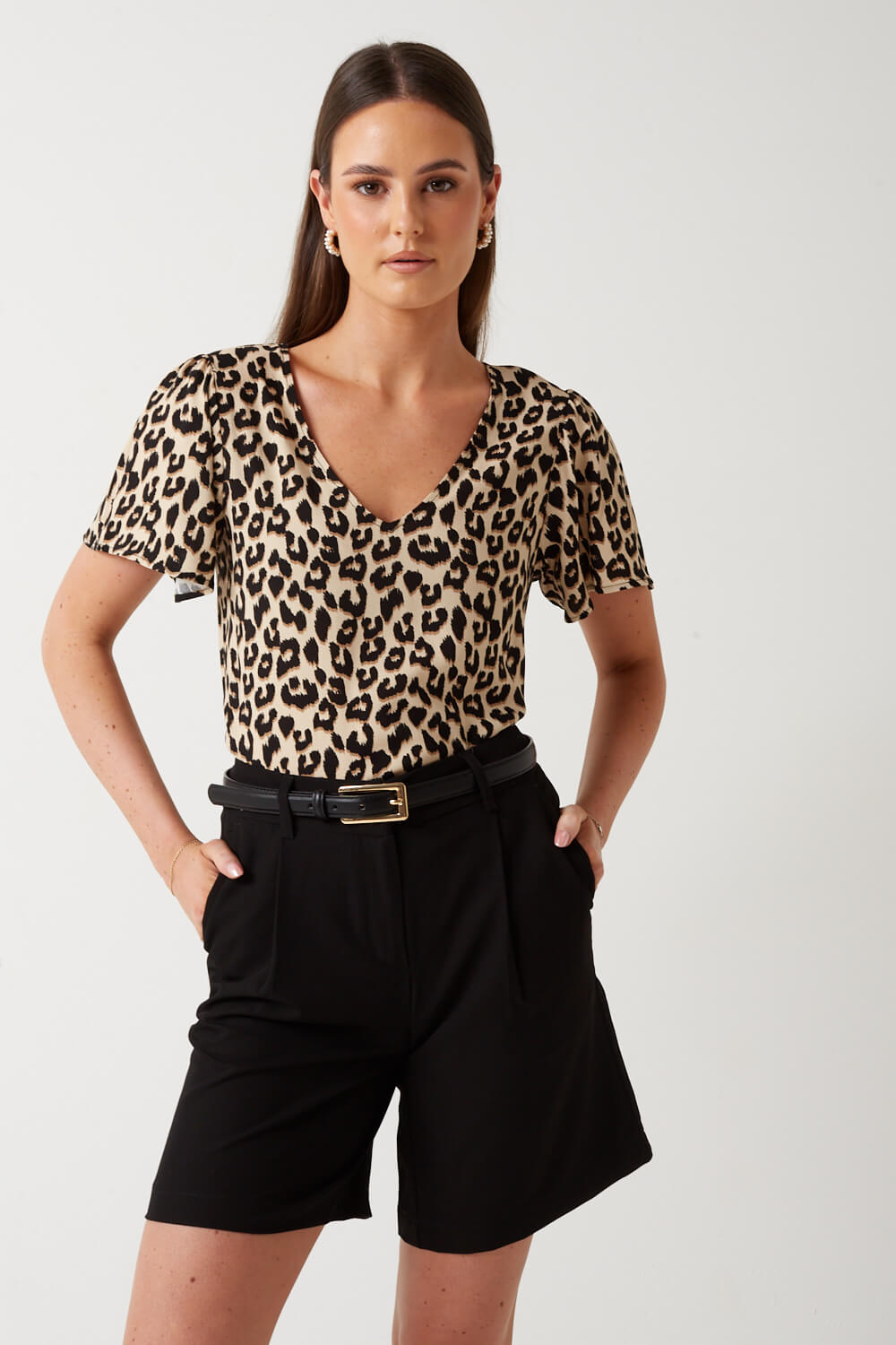 https://www.iclothing.com/media/catalog/product/e/a/easy_leopard_print_v-neck_top_in_beige-1.jpg