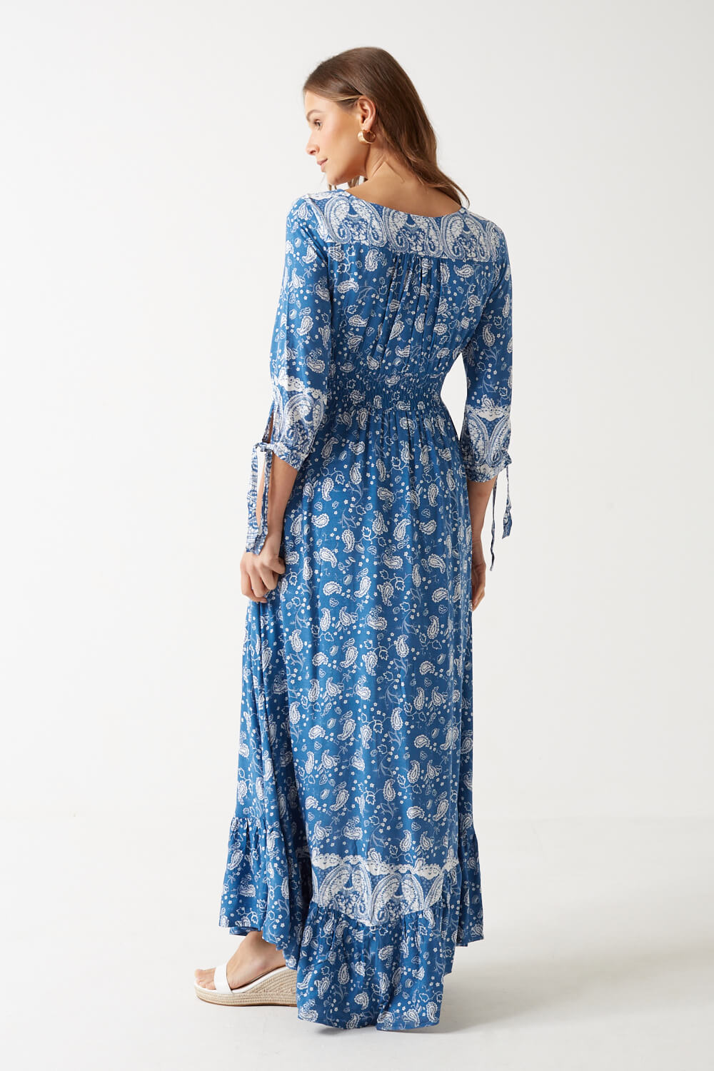 https://www.iclothing.com/media/catalog/product/e/d/eden_paisley_print_maxi_dress_in_blue-2.jpg