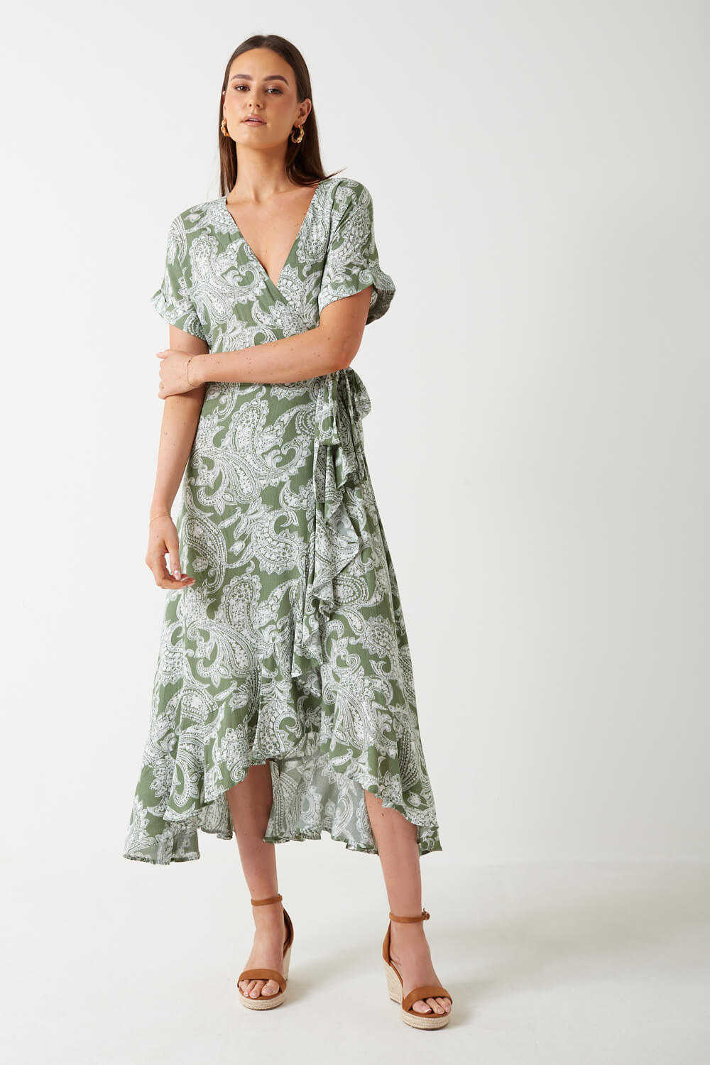 https://www.iclothing.com/media/catalog/product/e/m/emilia_paisley_print_wrap_dress_in_sage-1.jpg
