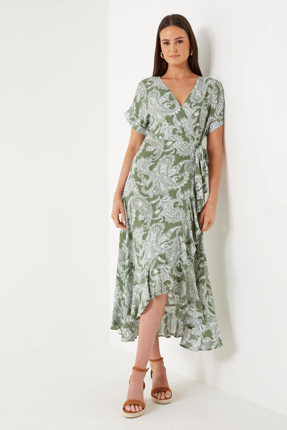 https://www.iclothing.com/media/catalog/product/e/m/emilia_paisley_print_wrap_dress_in_sage-3.jpg
