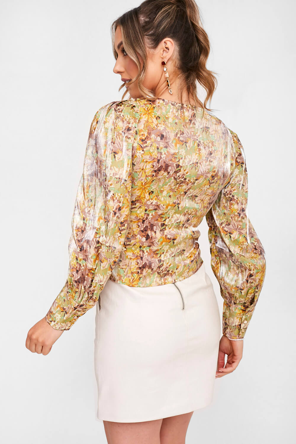 https://www.iclothing.com/media/catalog/product/e/r/erina_puff_sleeve_floral_blouse-2.jpg