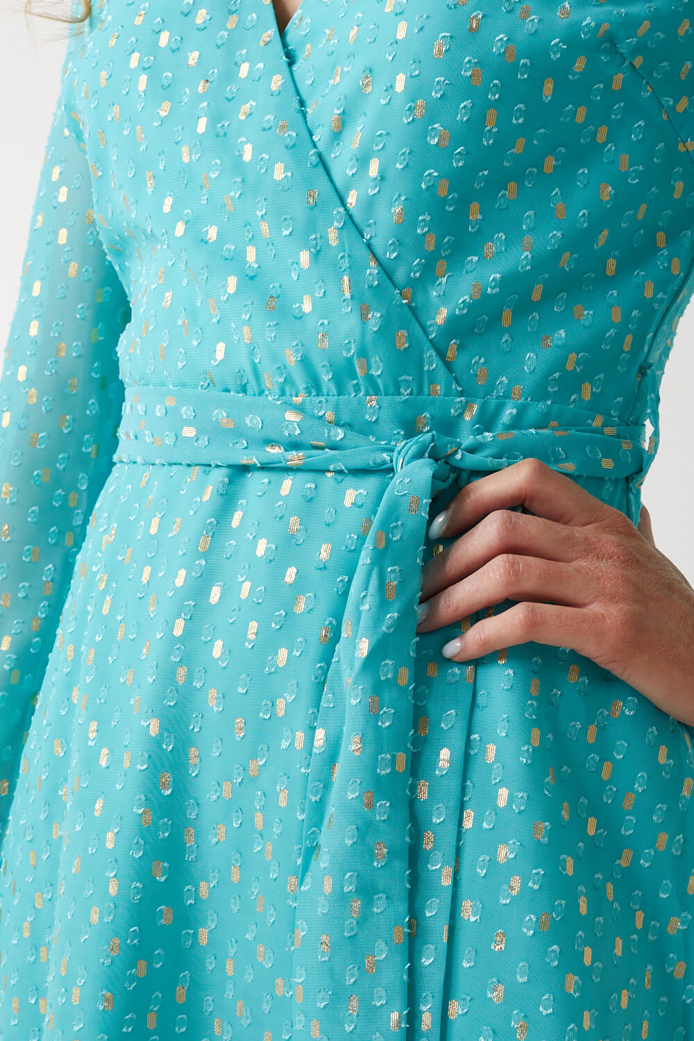 https://www.iclothing.com/media/catalog/product/e/v/evelyn_foil_spot_print_short_dress_in_blue-5.jpg