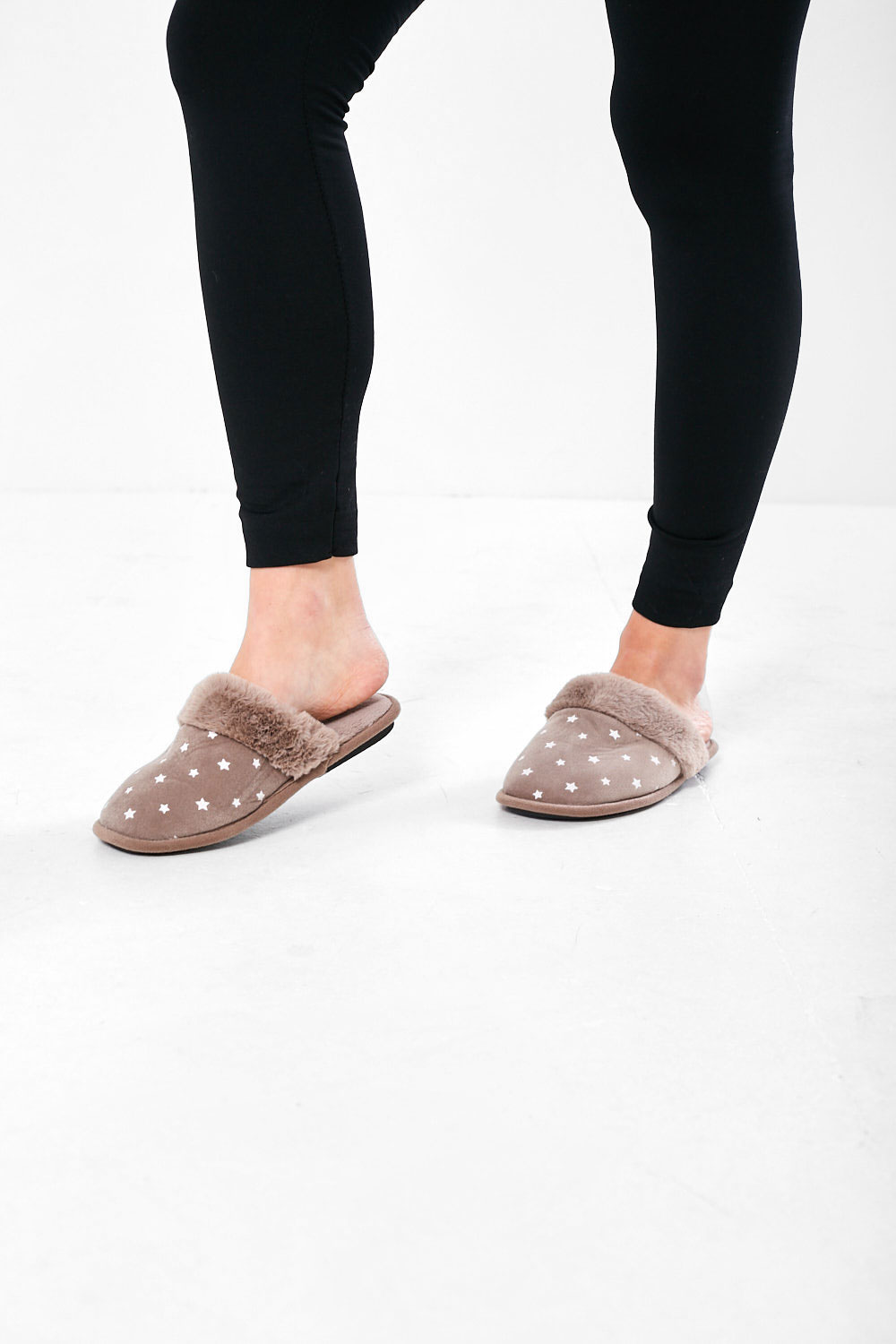 https://www.iclothing.com/media/catalog/product/f/l/fluffy_star_slippers_in_mauve-2.jpg