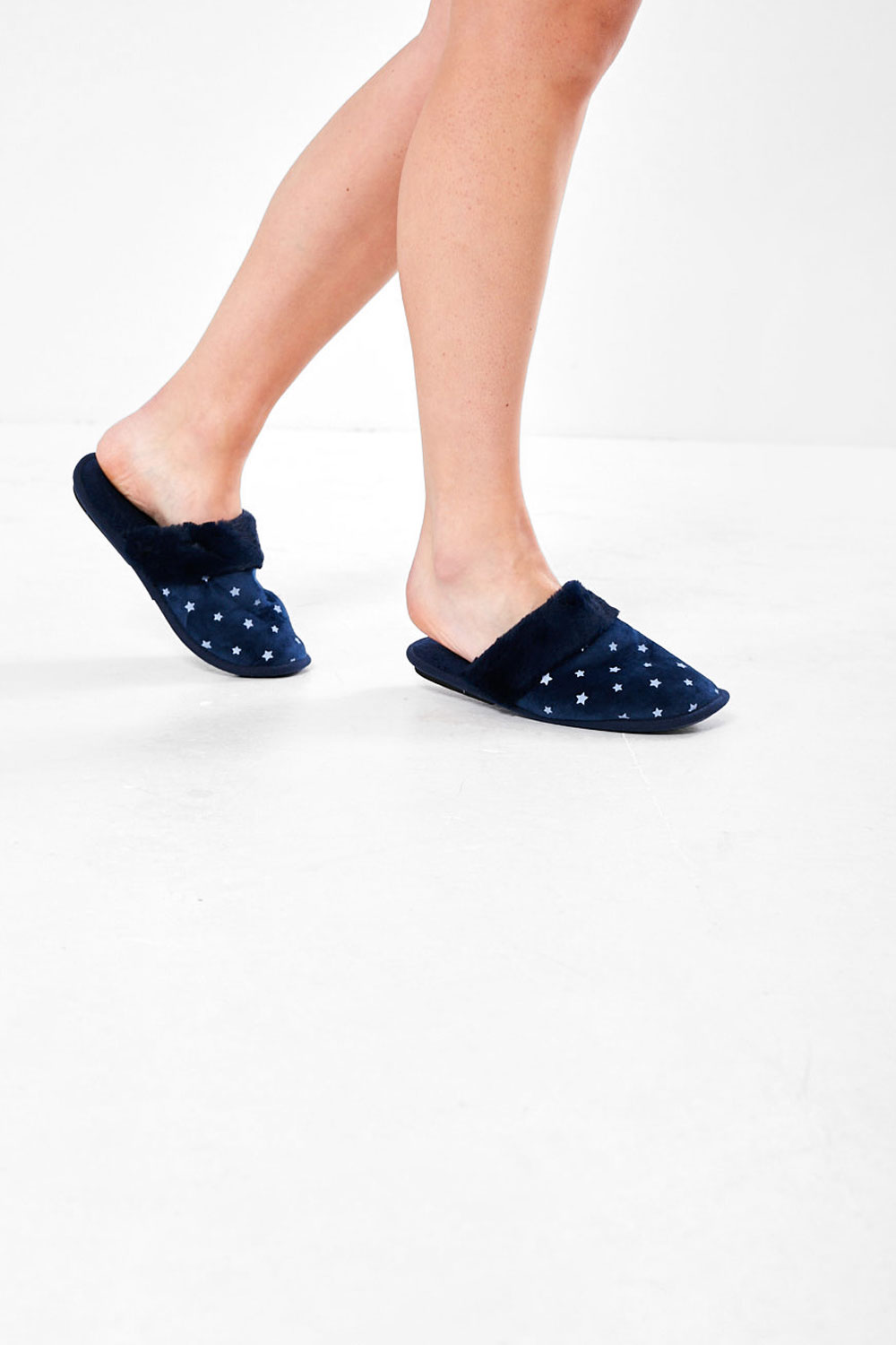 https://www.iclothing.com/media/catalog/product/f/l/fluffy_star_slippers_in_navy-3.jpg