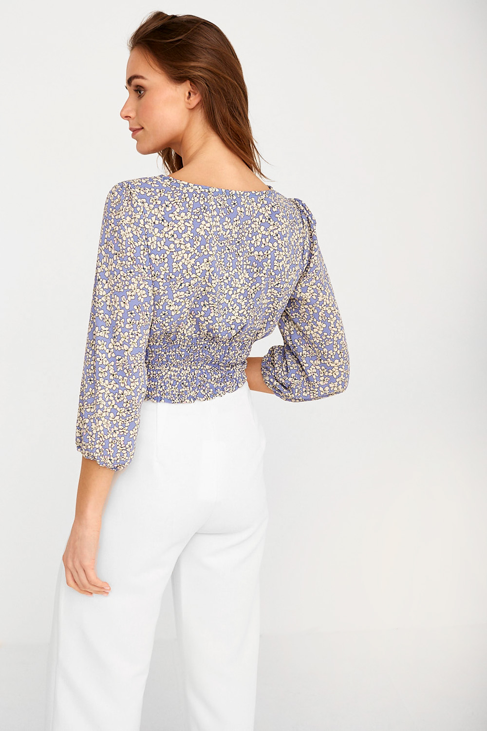 https://www.iclothing.com/media/catalog/product/f/u/fuchia_floral_print_button_up_crop_top_in_blue-2.jpg