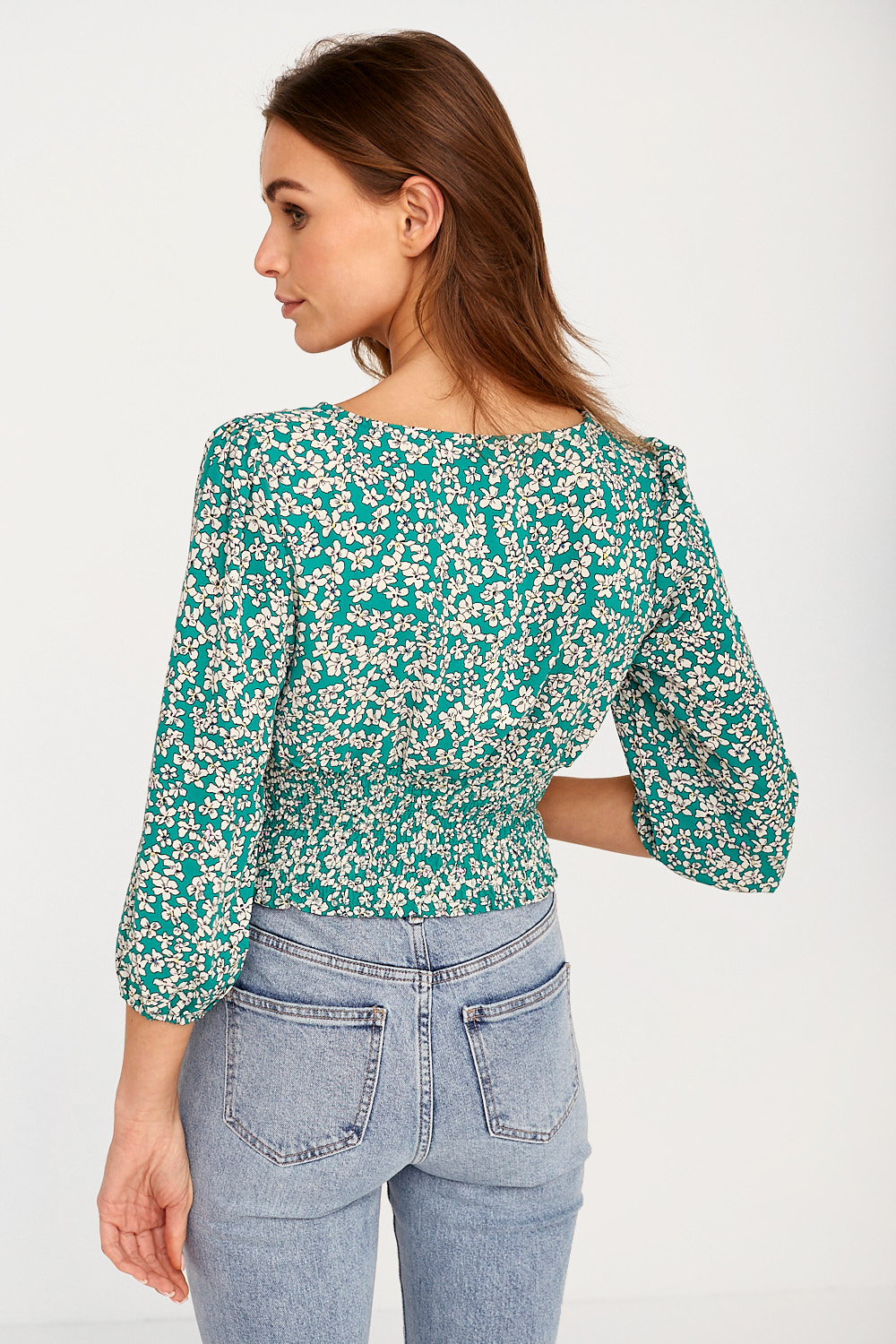 https://www.iclothing.com/media/catalog/product/f/u/fuchia_floral_print_button_up_crop_top_in_green-2-a.jpg