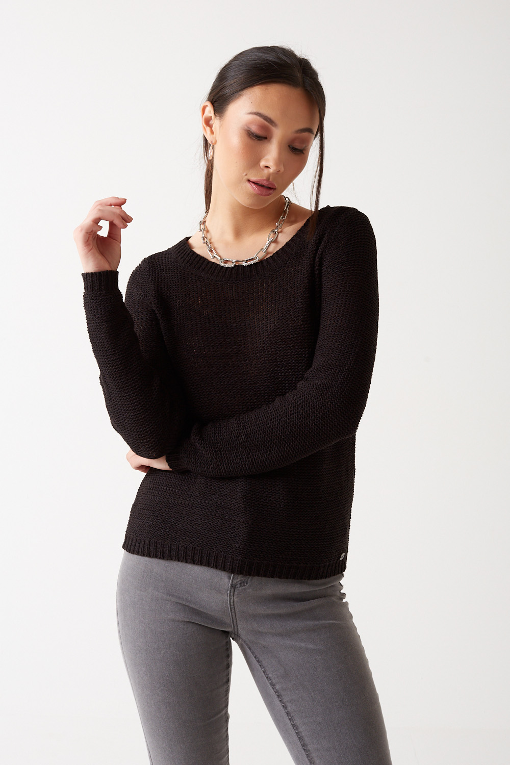 https://www.iclothing.com/media/catalog/product/g/e/geena_knit_pullover_in_black-3a.jpg