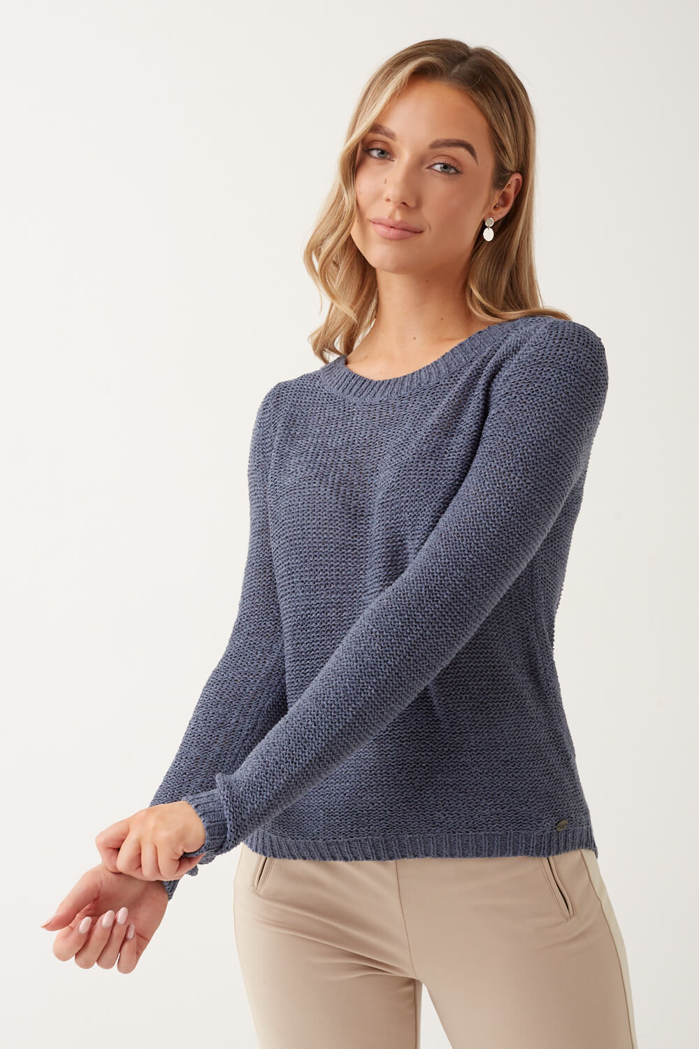 https://www.iclothing.com/media/catalog/product/g/e/geena_knit_pullover_in_dusty_blue-1a.jpg