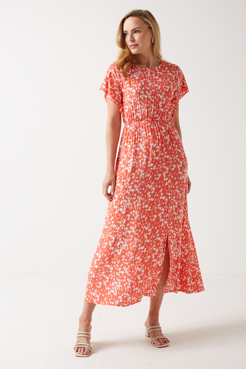 https://www.iclothing.com/media/catalog/product/g/e/georgia_printed_midi_dress_in_coral-5.jpg