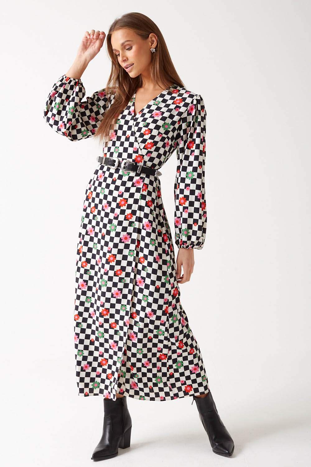 https://www.iclothing.com/media/catalog/product/g/w/gwen_mixed_geometric_and_floral_wrap_dress-1_1.jpg