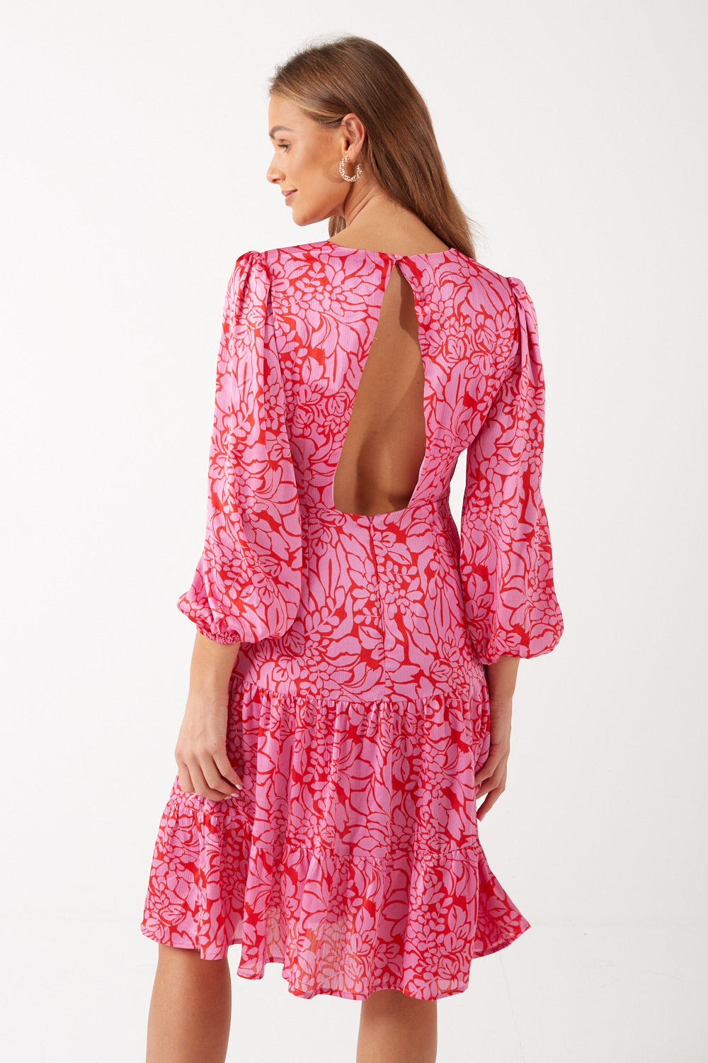 https://www.iclothing.com/media/catalog/product/h/a/hana_floral_print_tiered_hem_dress_in_pink-2.jpg