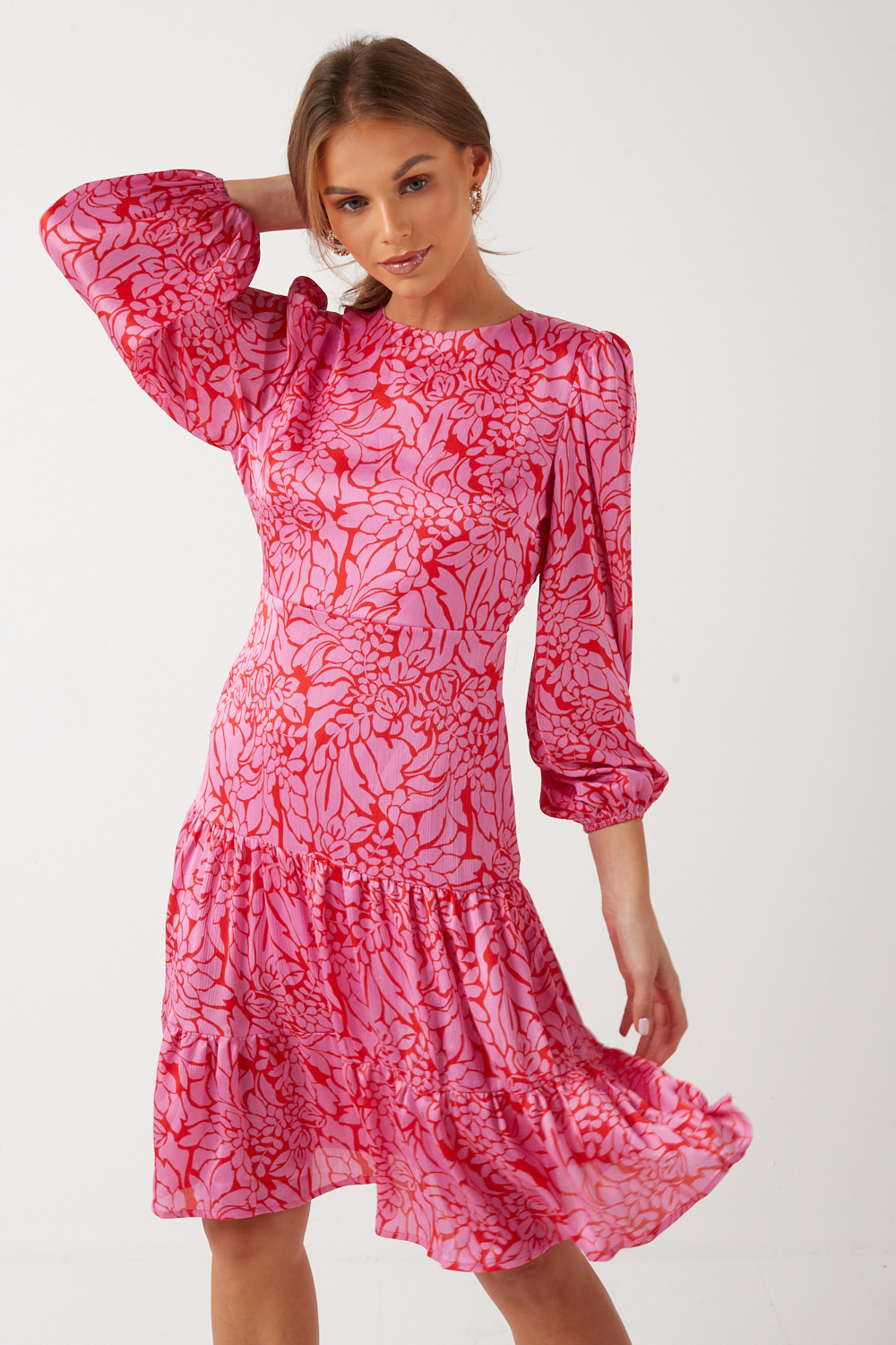 https://www.iclothing.com/media/catalog/product/h/a/hana_floral_print_tiered_hem_dress_in_pink-4.jpg