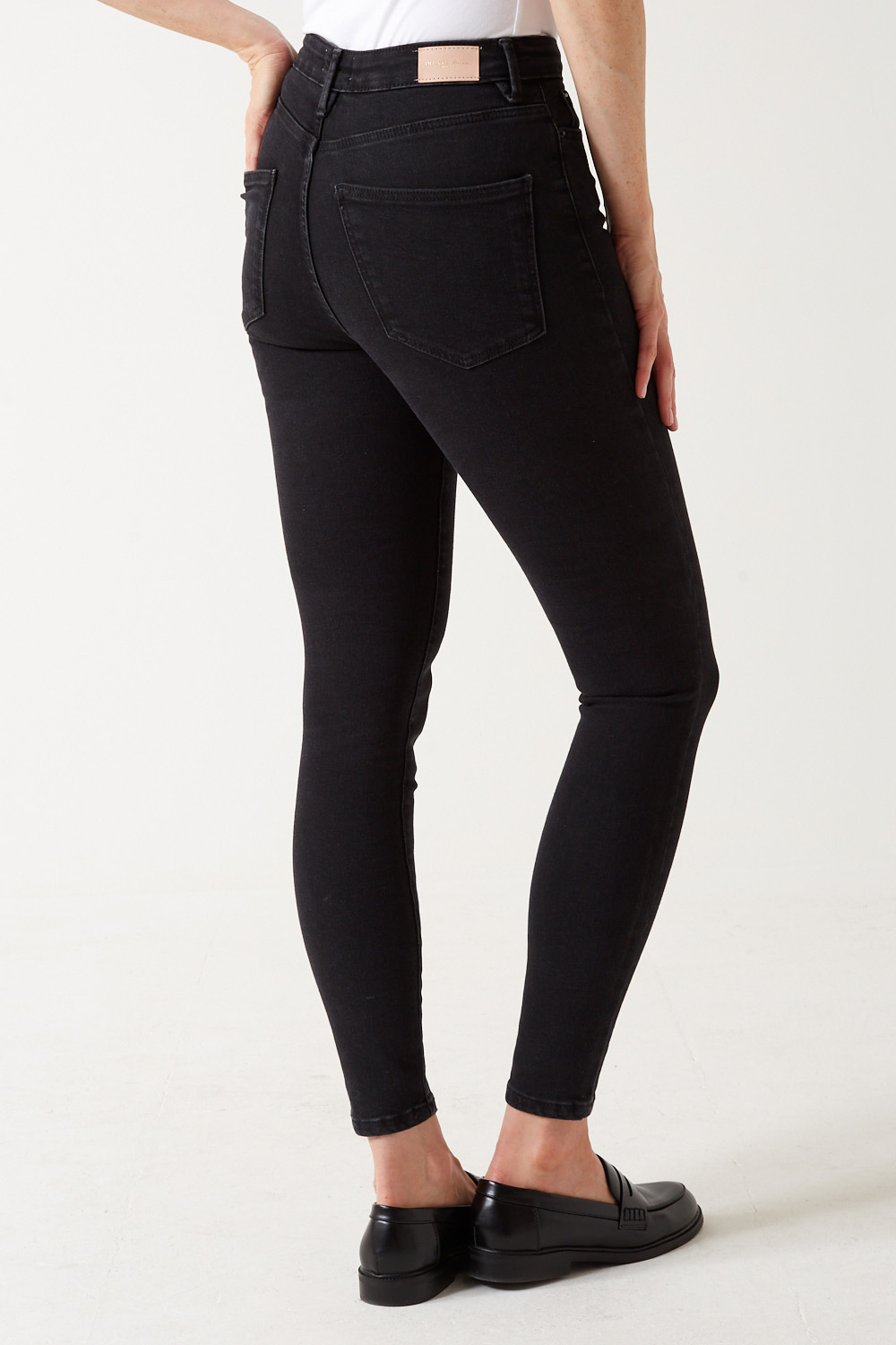 https://www.iclothing.com/media/catalog/product/i/c/iconic_high_rise_skinny_jeans_in_black-3.jpg