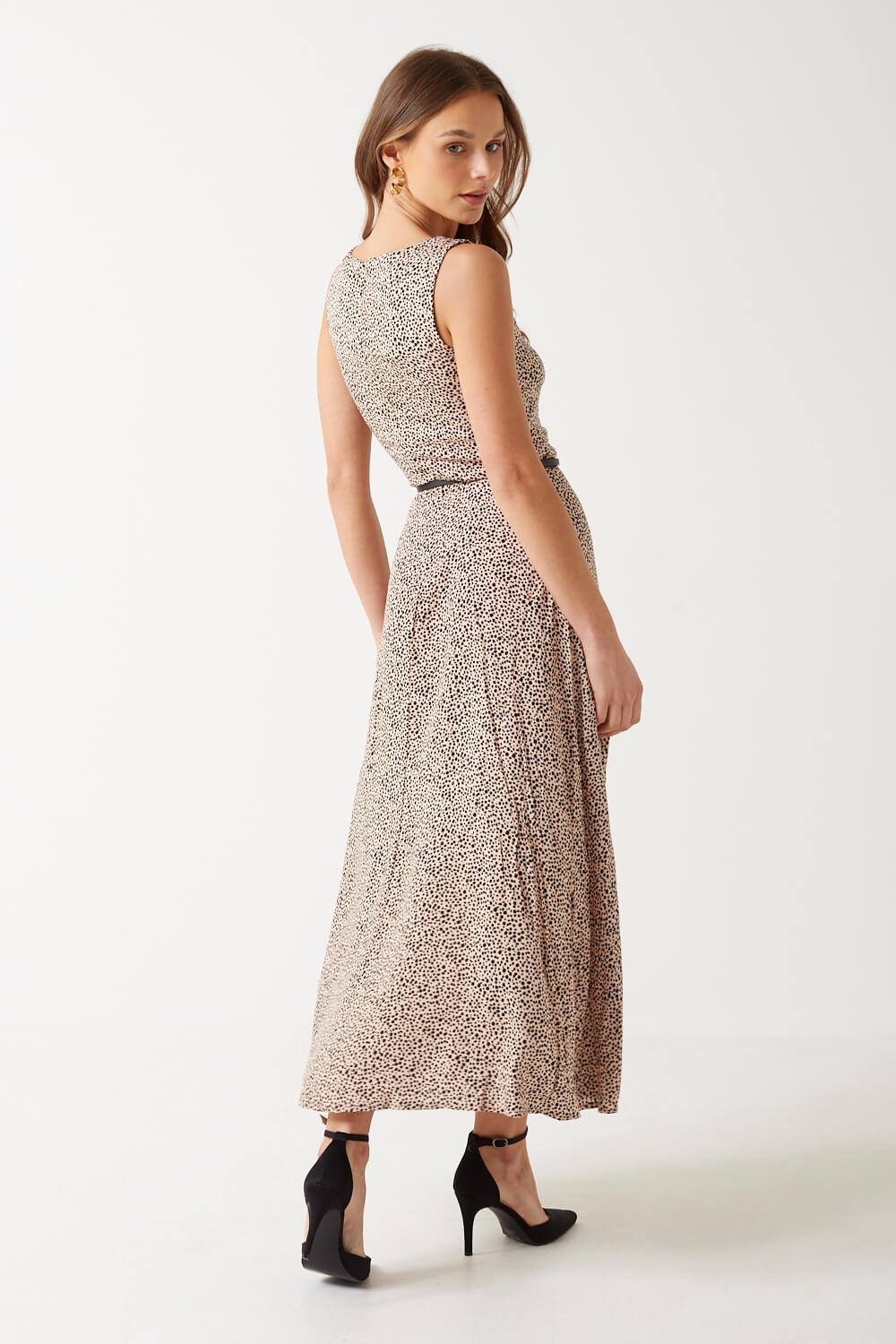 https://www.iclothing.com/media/catalog/product/j/i/jillian_dot_print_midi_dress_in_beige-2.jpg