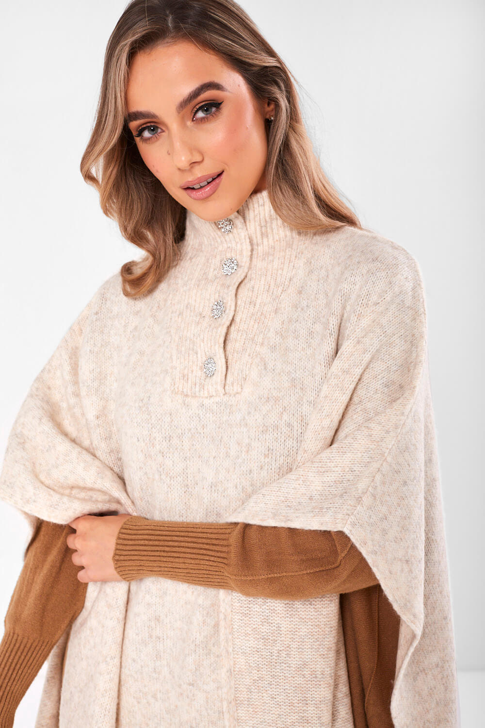 https://www.iclothing.com/media/catalog/product/j/o/josselin_jewel_poncho_in_cream-5.jpg