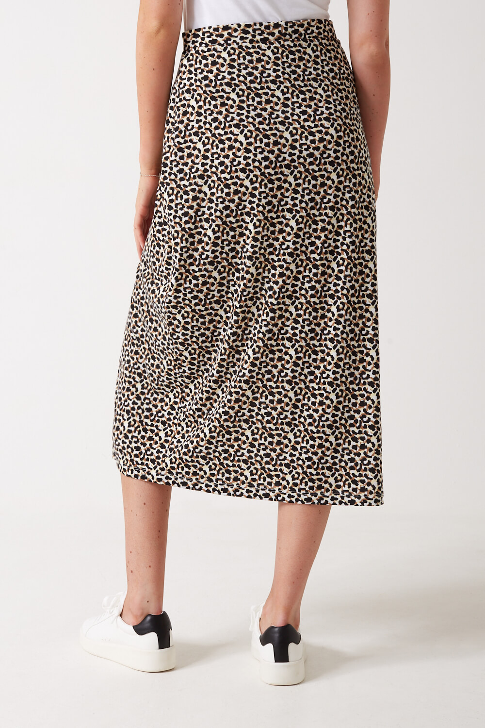 https://www.iclothing.com/media/catalog/product/k/a/kamilla_midi_skirt_in_leopard_print-2.jpg