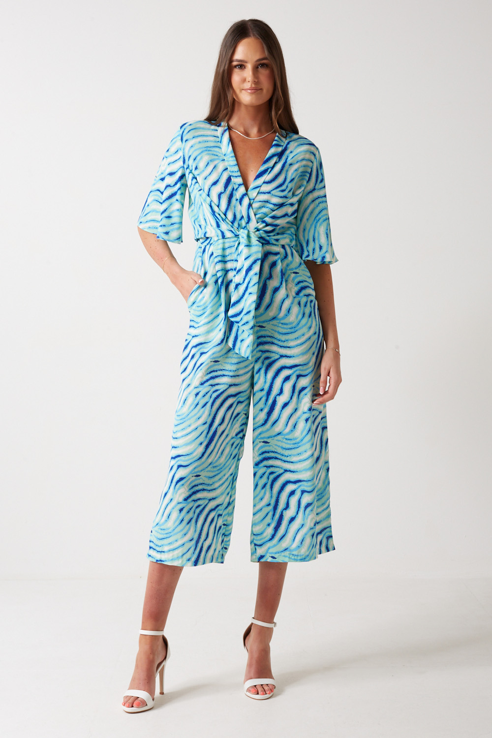 https://www.iclothing.com/media/catalog/product/k/a/kanika_printed_jumpsuit_in_mint-1.jpg