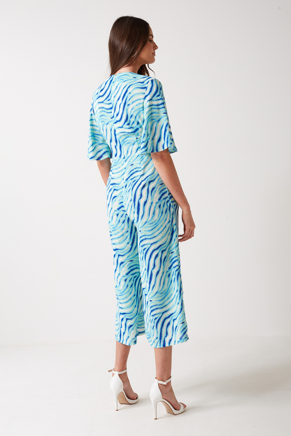 https://www.iclothing.com/media/catalog/product/k/a/kanika_printed_jumpsuit_in_mint-2.jpg