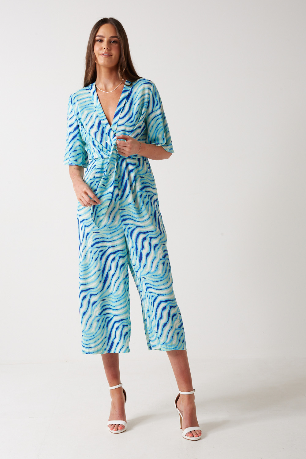 https://www.iclothing.com/media/catalog/product/k/a/kanika_printed_jumpsuit_in_mint-3.jpg