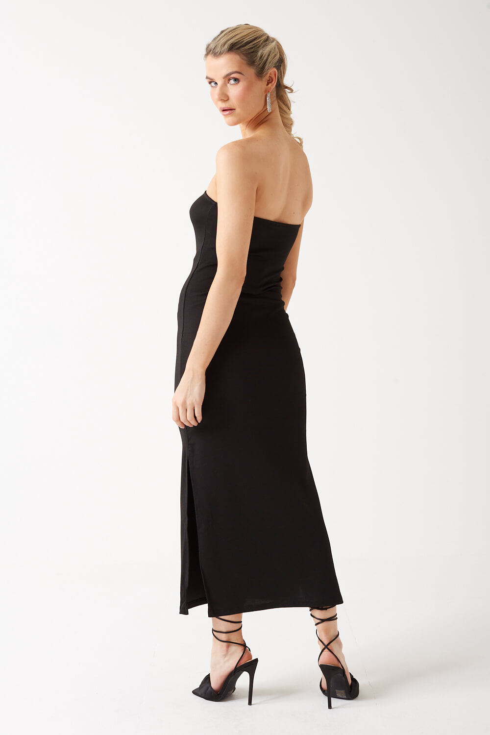 https://www.iclothing.com/media/catalog/product/k/a/kanva_lurex_tube_dress_in_black-2.jpg
