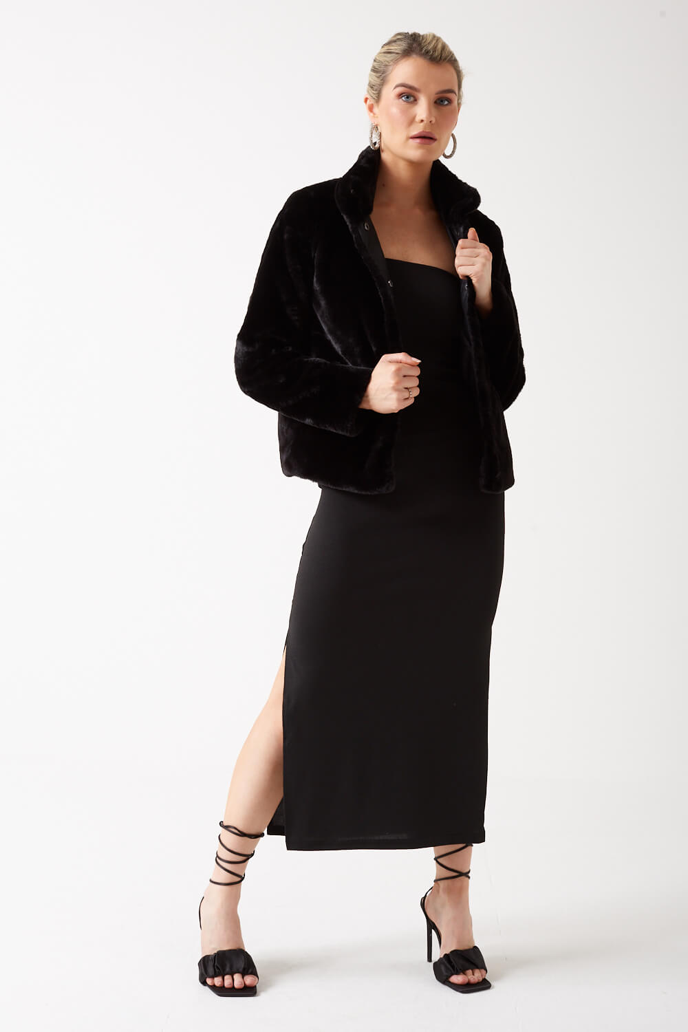 https://www.iclothing.com/media/catalog/product/k/a/kanva_lurex_tube_dress_in_black-3.jpg