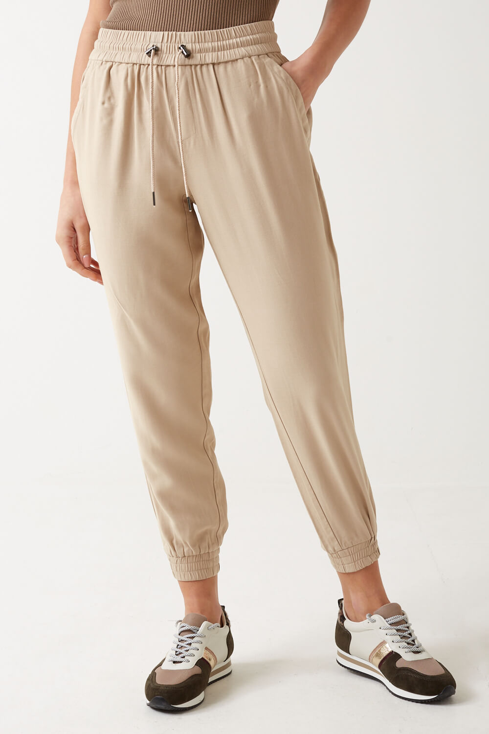https://www.iclothing.com/media/catalog/product/k/e/kelda_joggers_in_beige-1.jpg