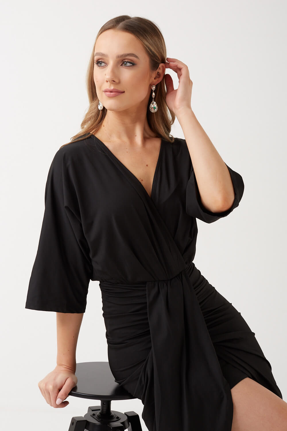 https://www.iclothing.com/media/catalog/product/k/e/kelly_deep_v_midi_dress_in_black.jpg