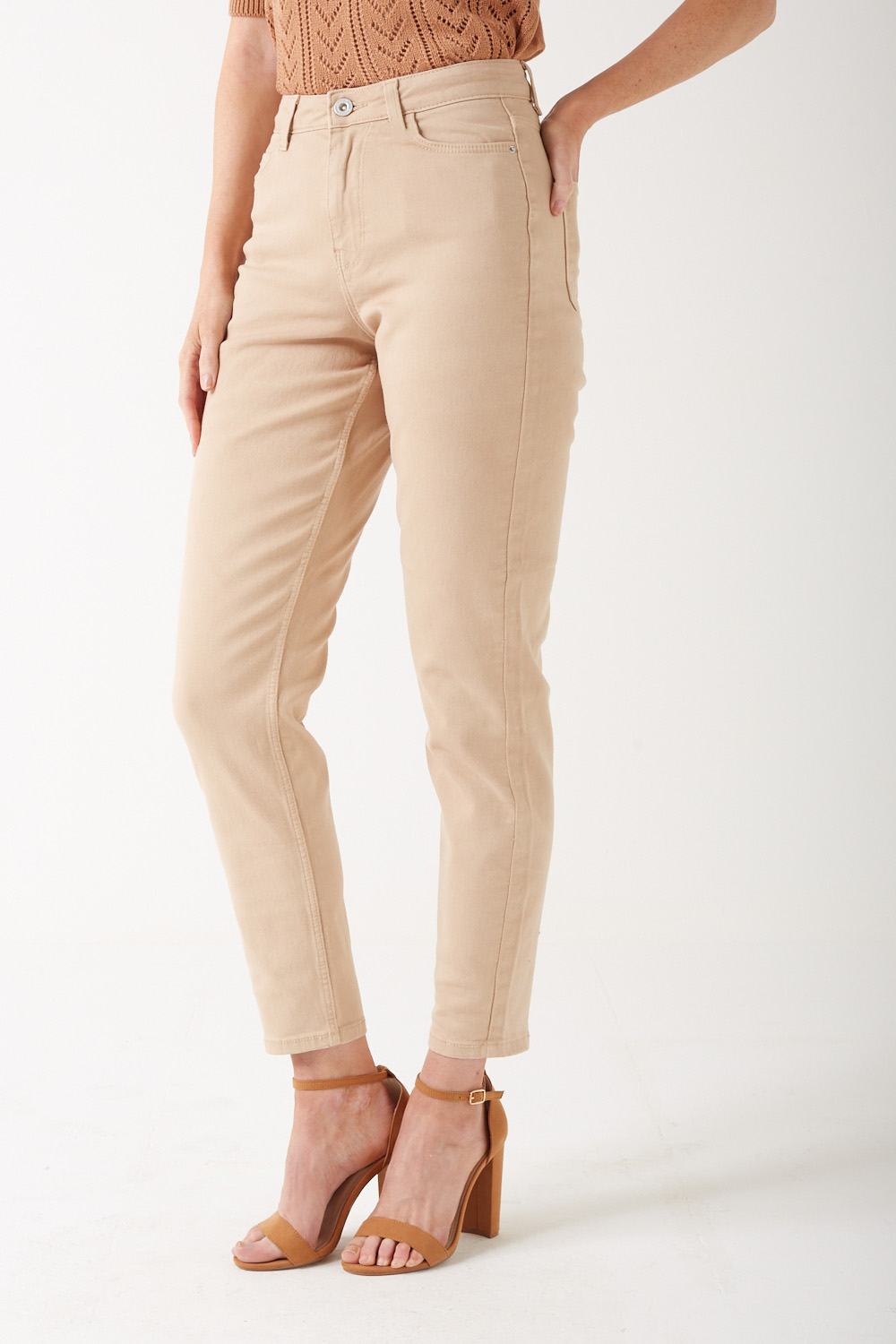https://www.iclothing.com/media/catalog/product/k/e/kesia_high_rise_mom_jeans_in_beige-3.jpg