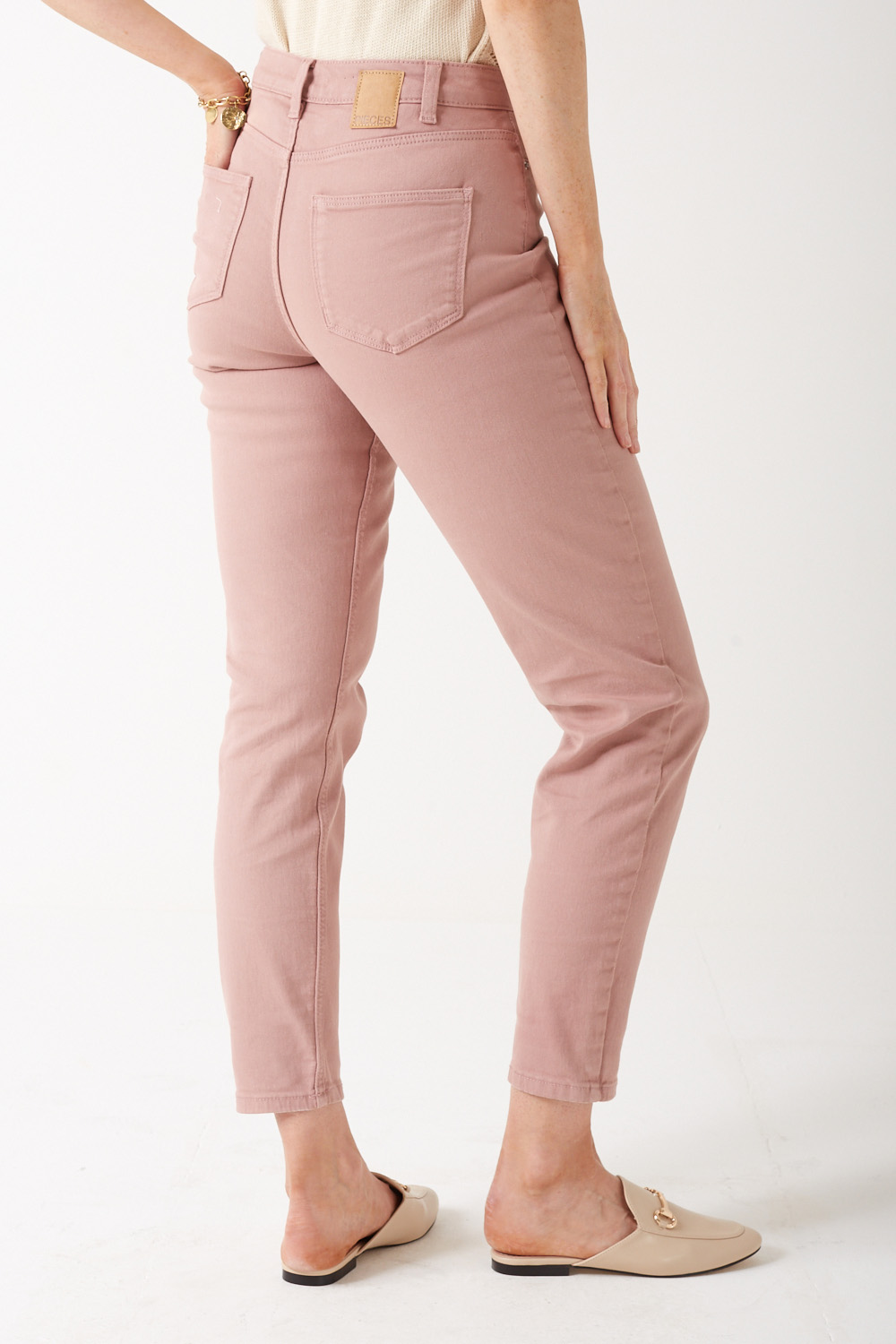 https://www.iclothing.com/media/catalog/product/k/e/kesia_high_rise_mom_jeans_in_blush-3.jpg