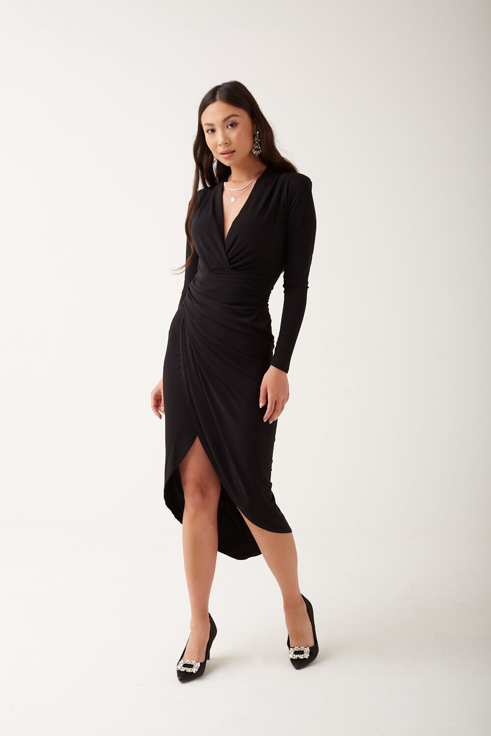 https://www.iclothing.com/media/catalog/product/k/i/kim_deep_v_midi_dress_in_black-15.jpg