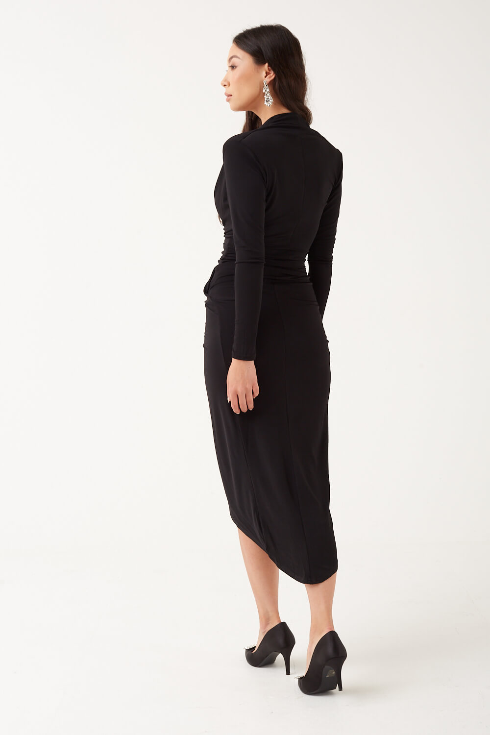 https://www.iclothing.com/media/catalog/product/k/i/kim_deep_v_midi_dress_in_black-4.jpg